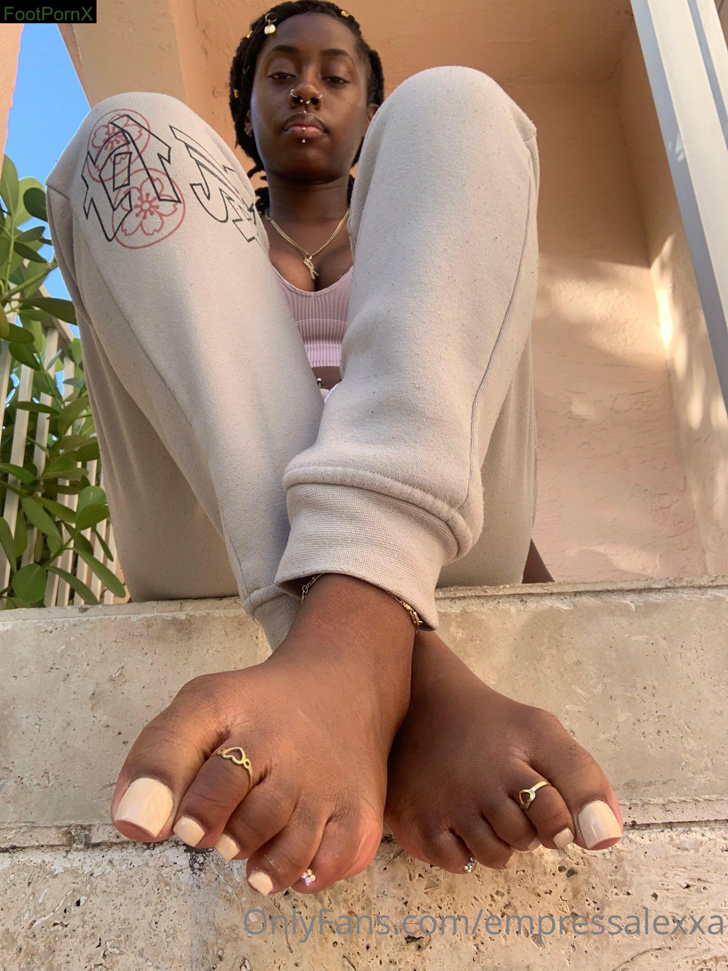 empressalexxa feet photo 3