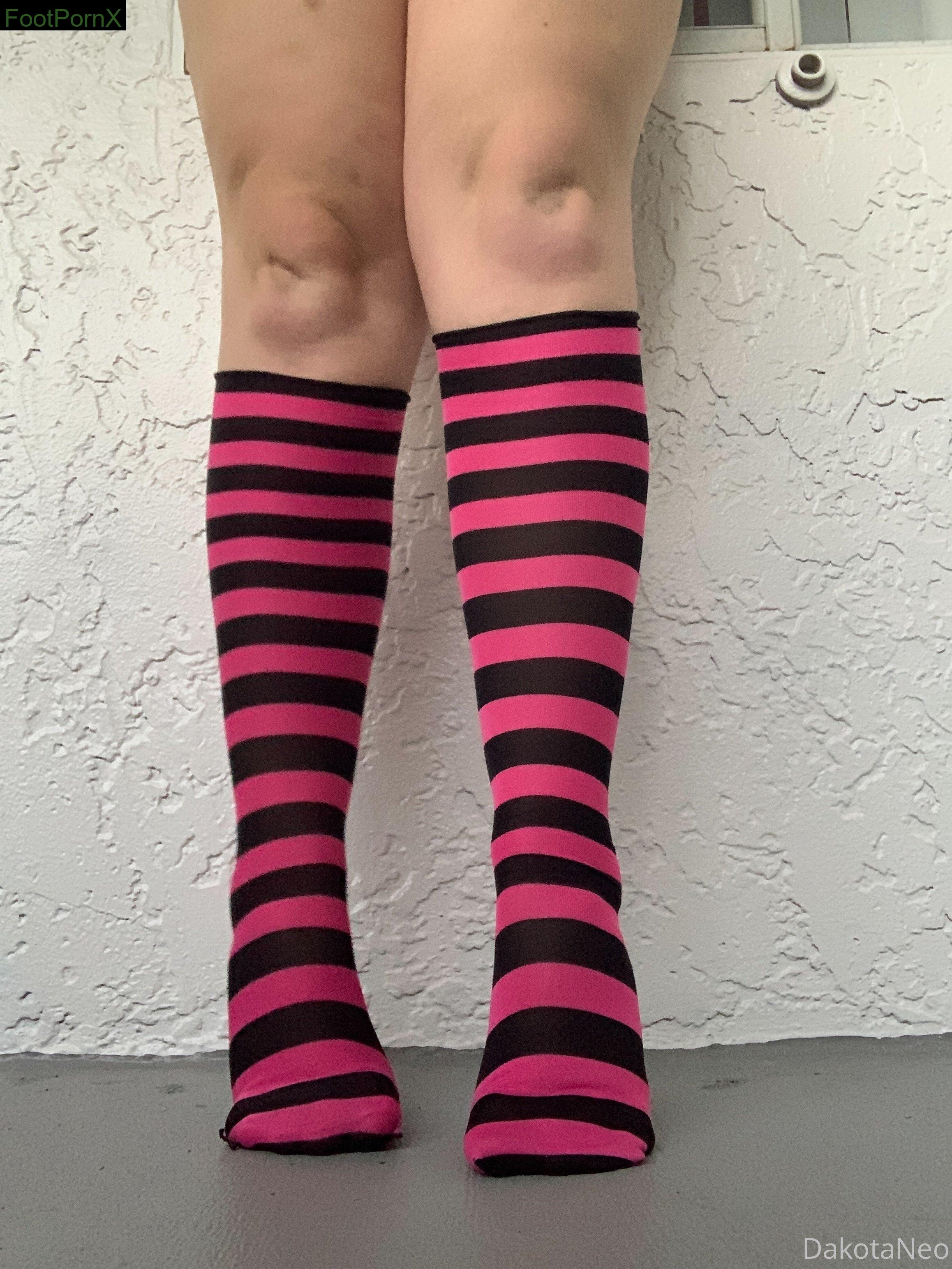 dakotaneo feet photo 14