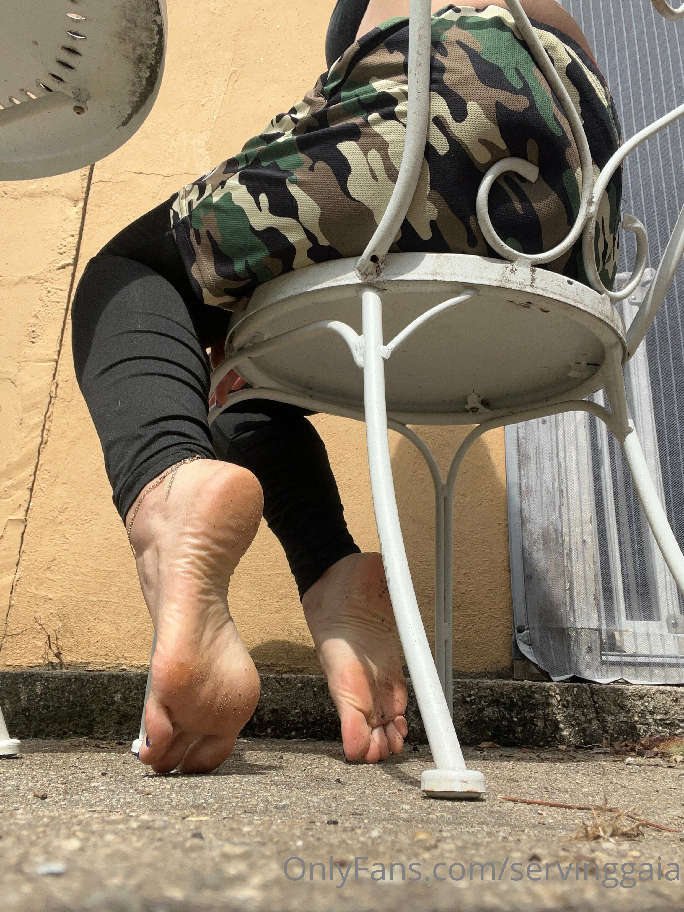 servinggaia feet photo 2