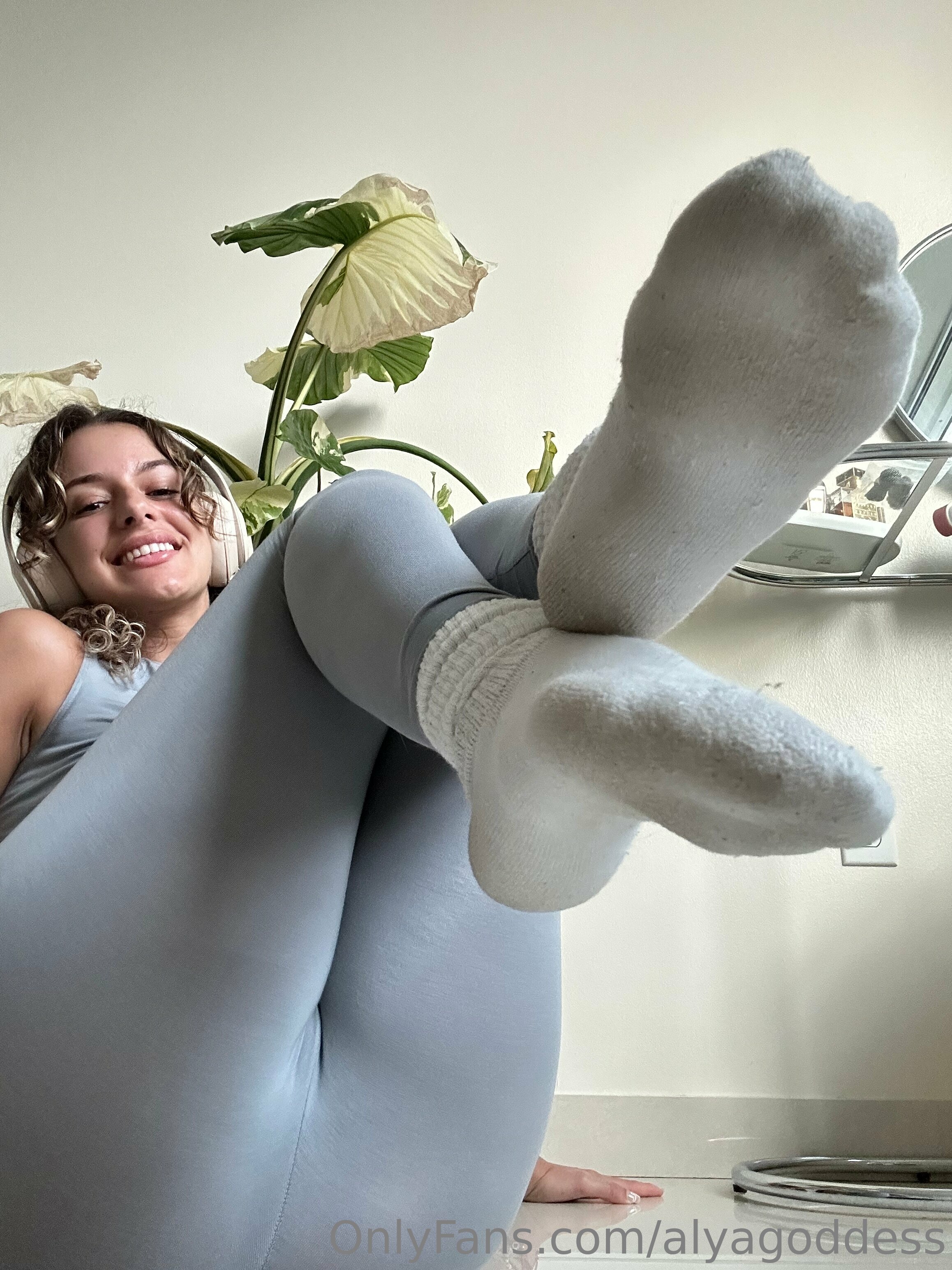 alyagoddess feet photo 3