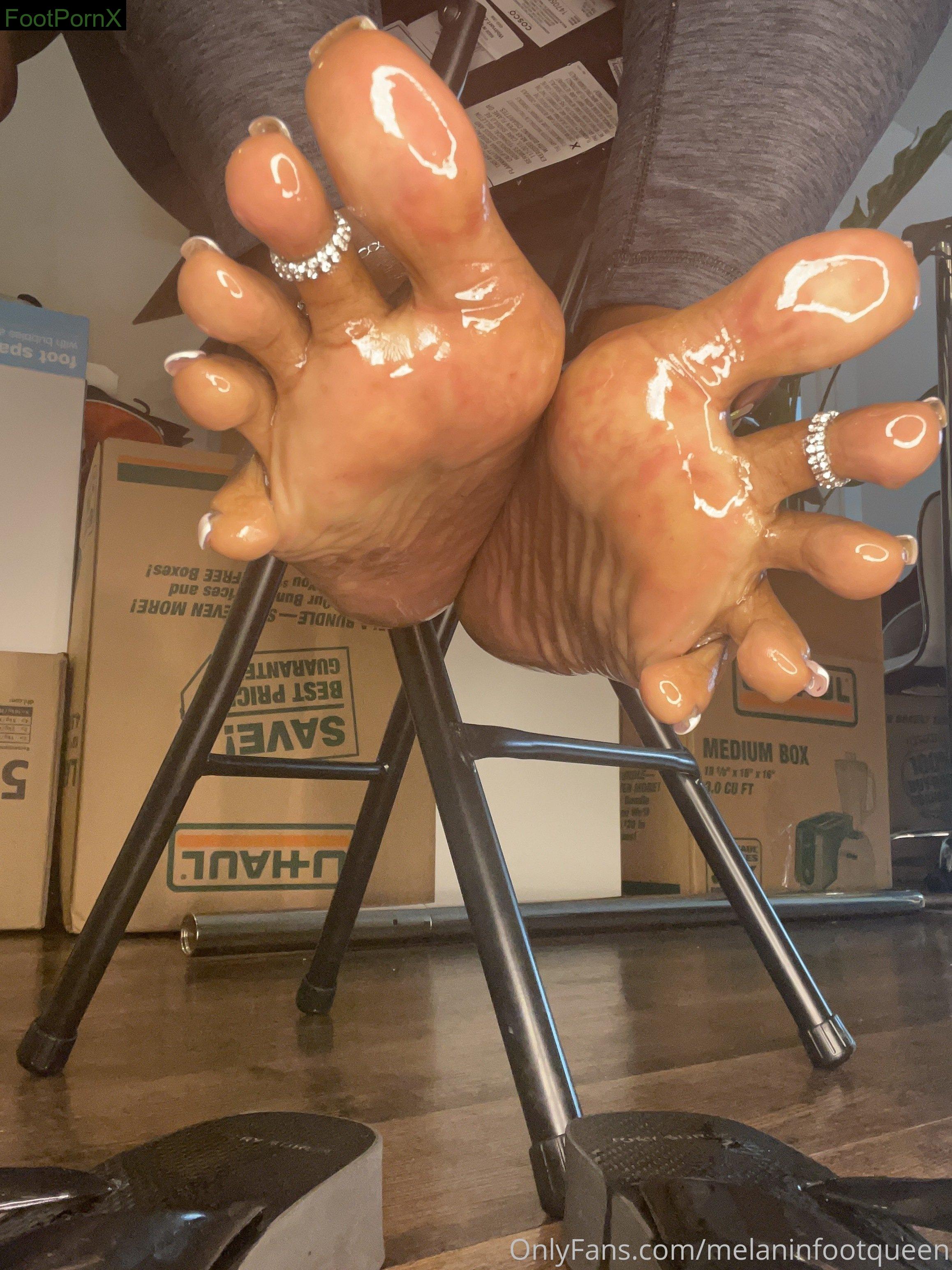 queenmelaninsdungeonn feet photo 1