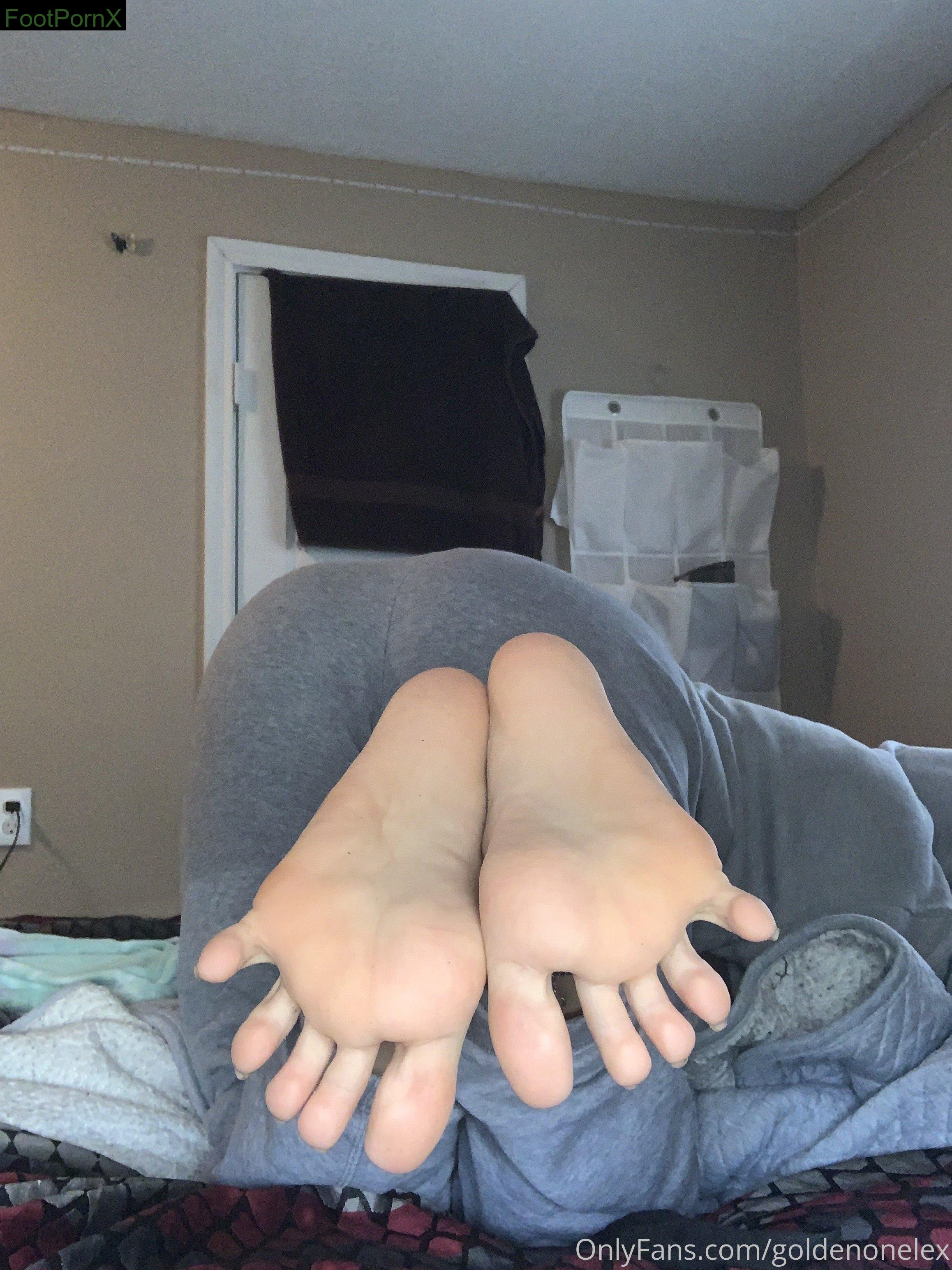goldenonelex feet photo 10