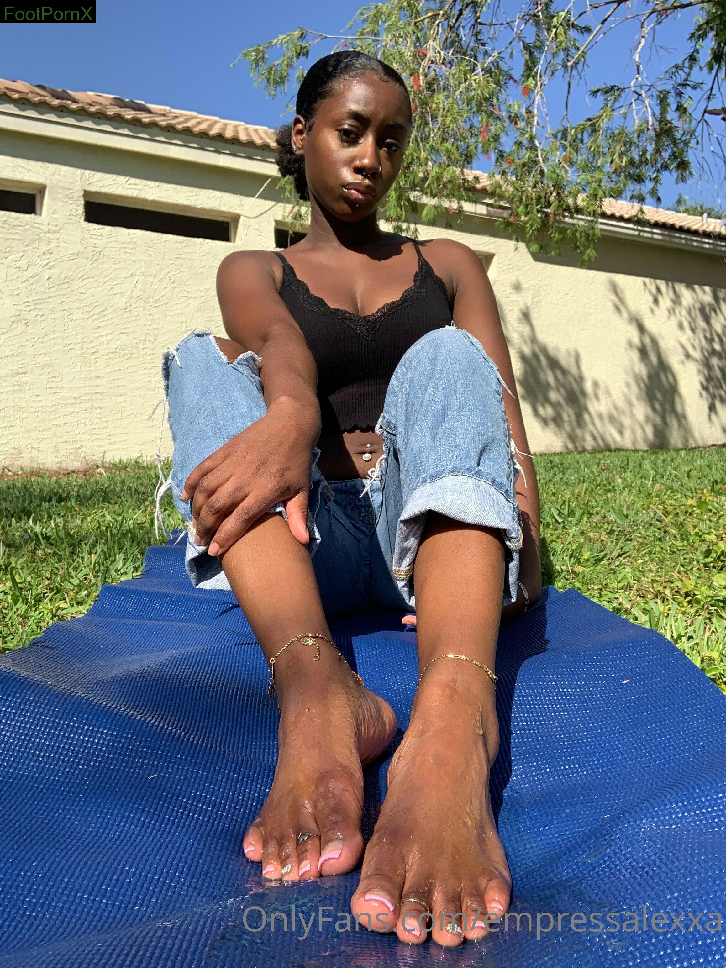 empressalexxa feet photo 14