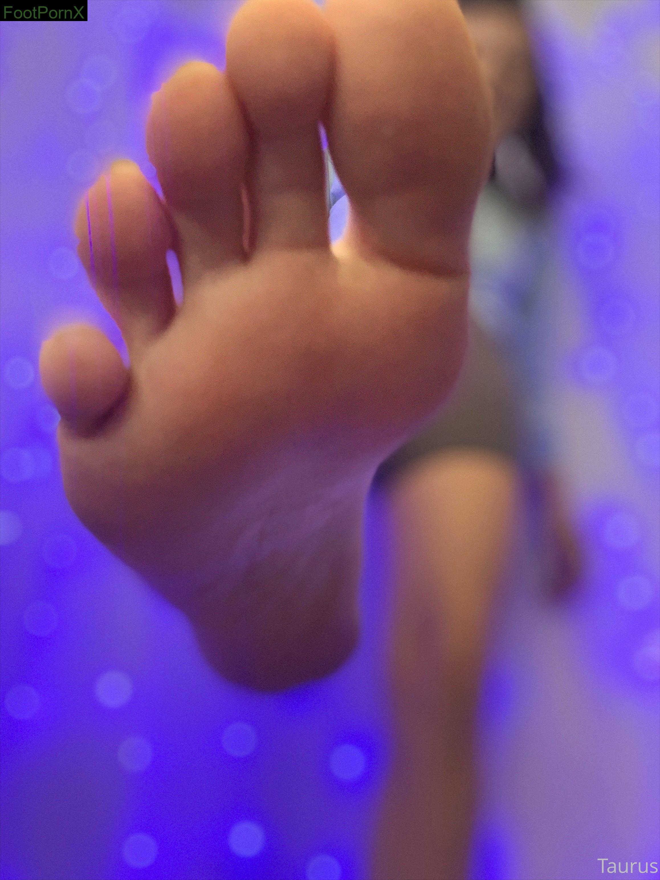 tastytaurustoes feet photo 17
