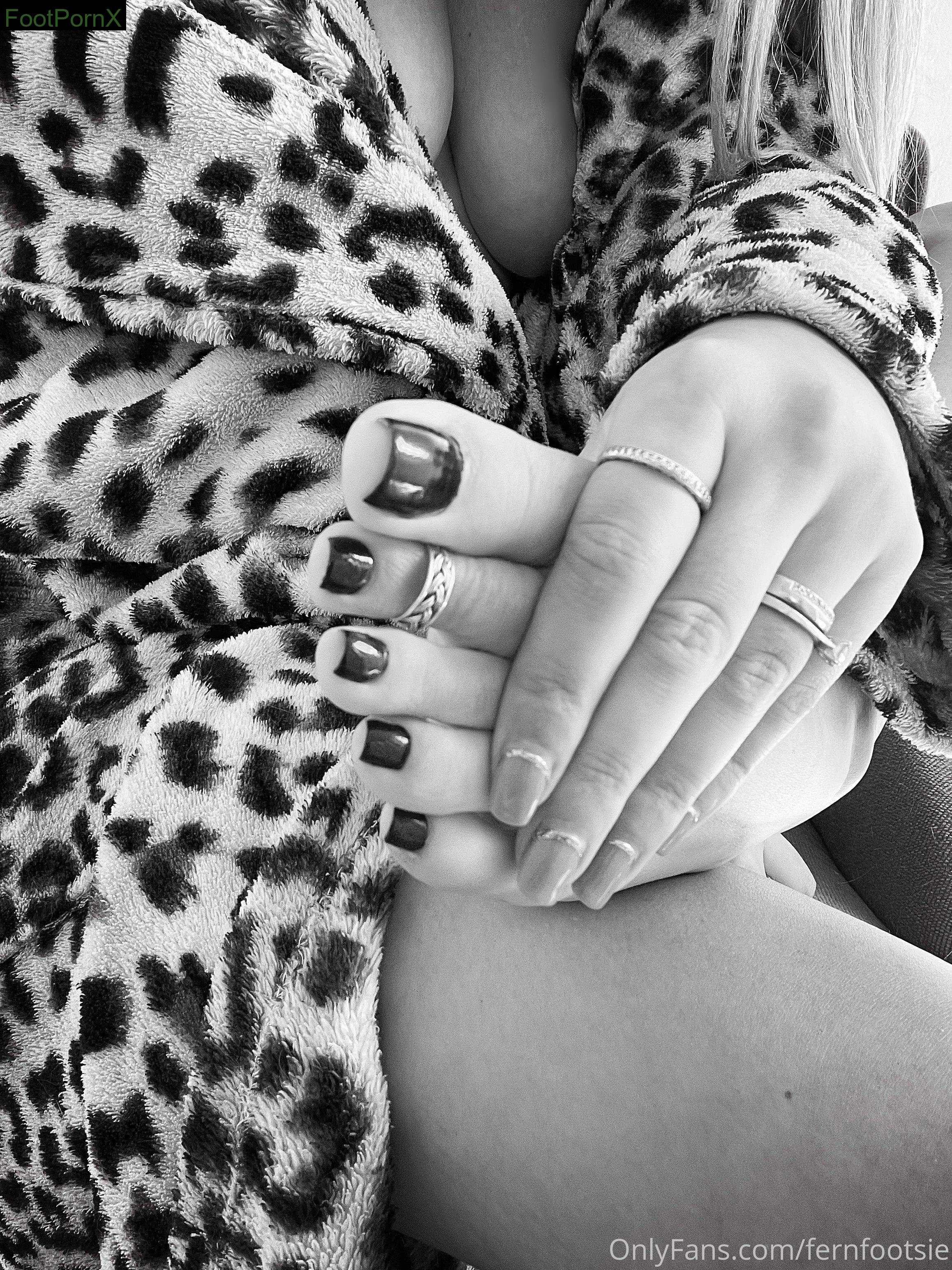 lush_fern feet photo 2