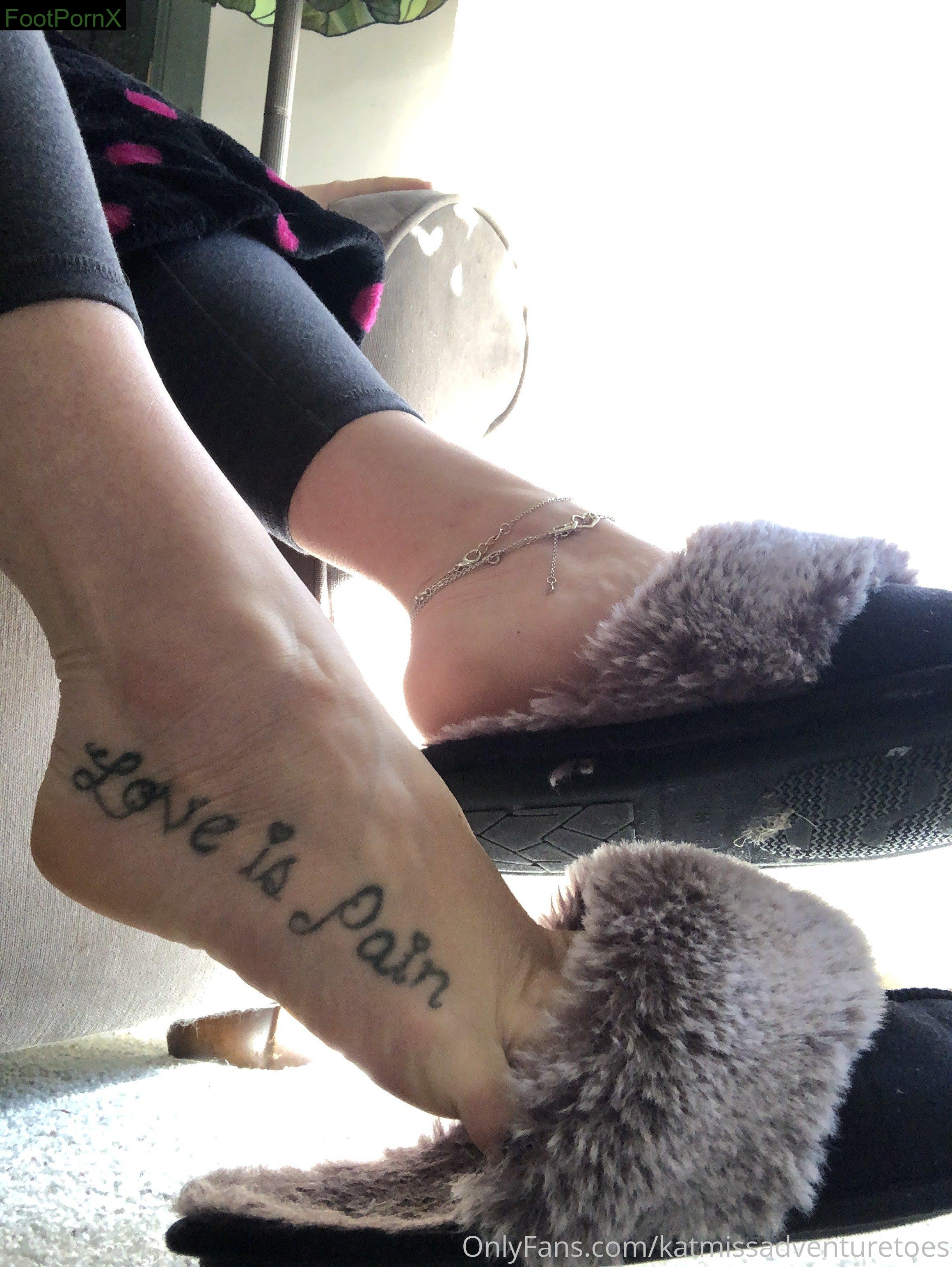 missadventuretoeskat feet photo 5