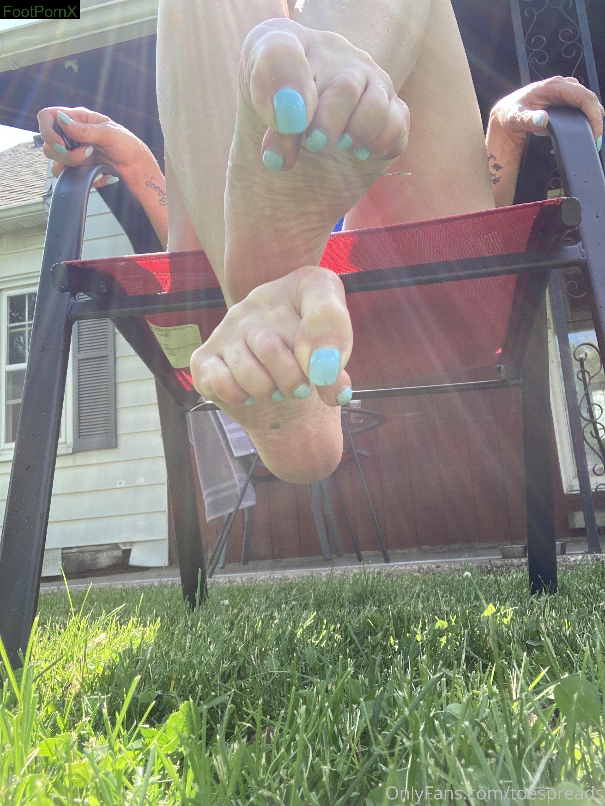 toespreads feet photo 17