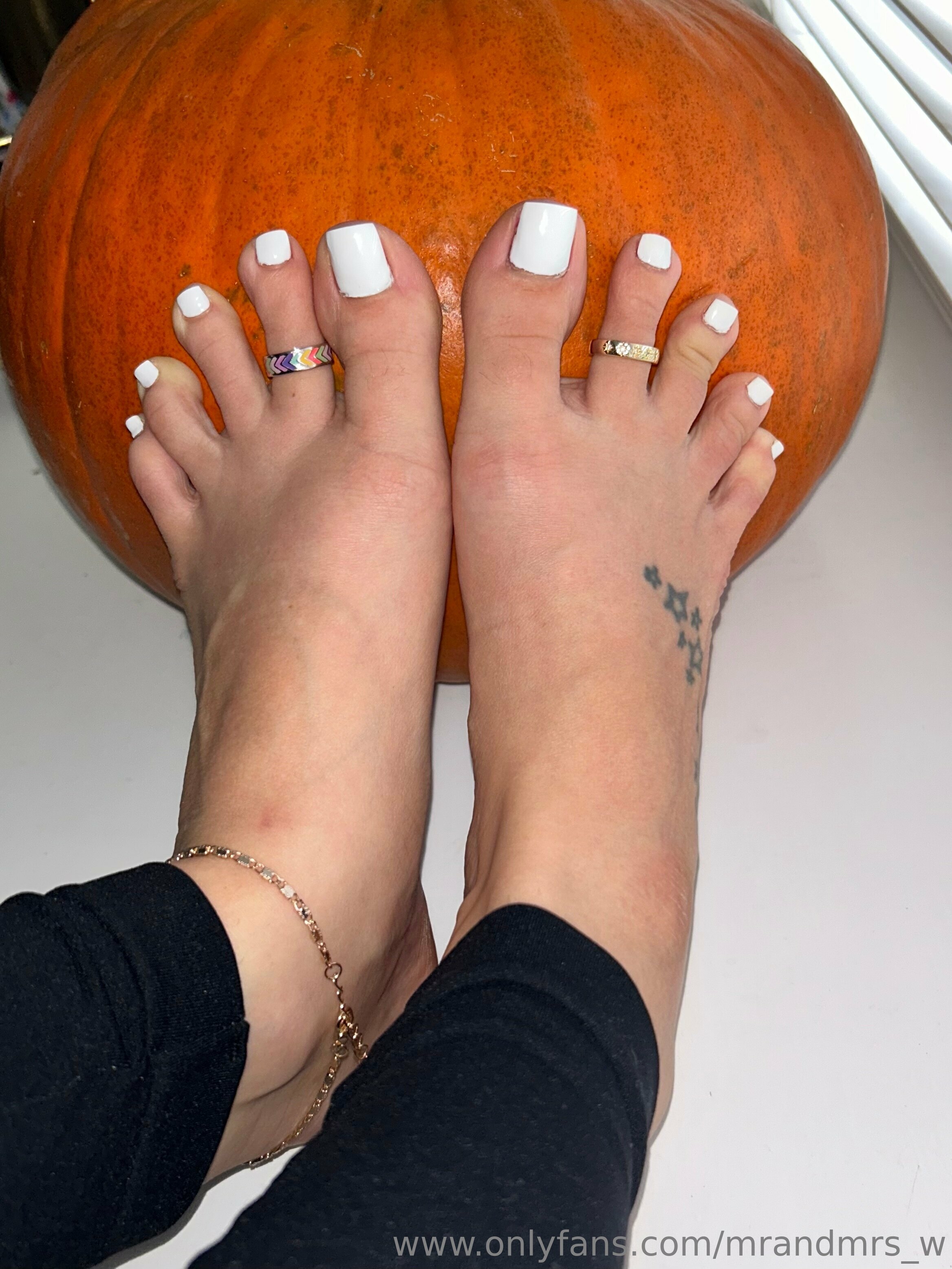 mrandmrs_w feet photo 18