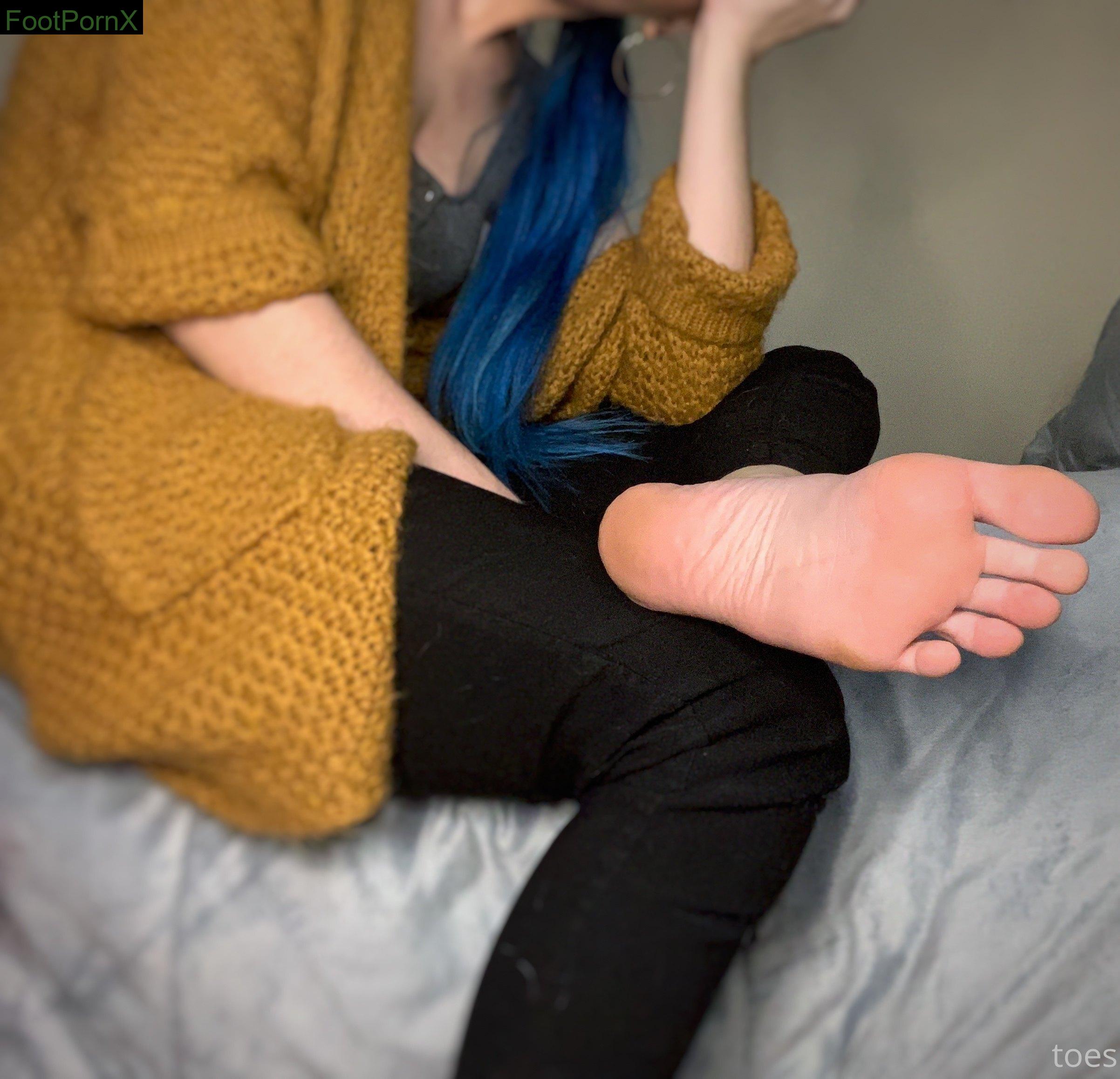 tastytaurustoes feet photo 18