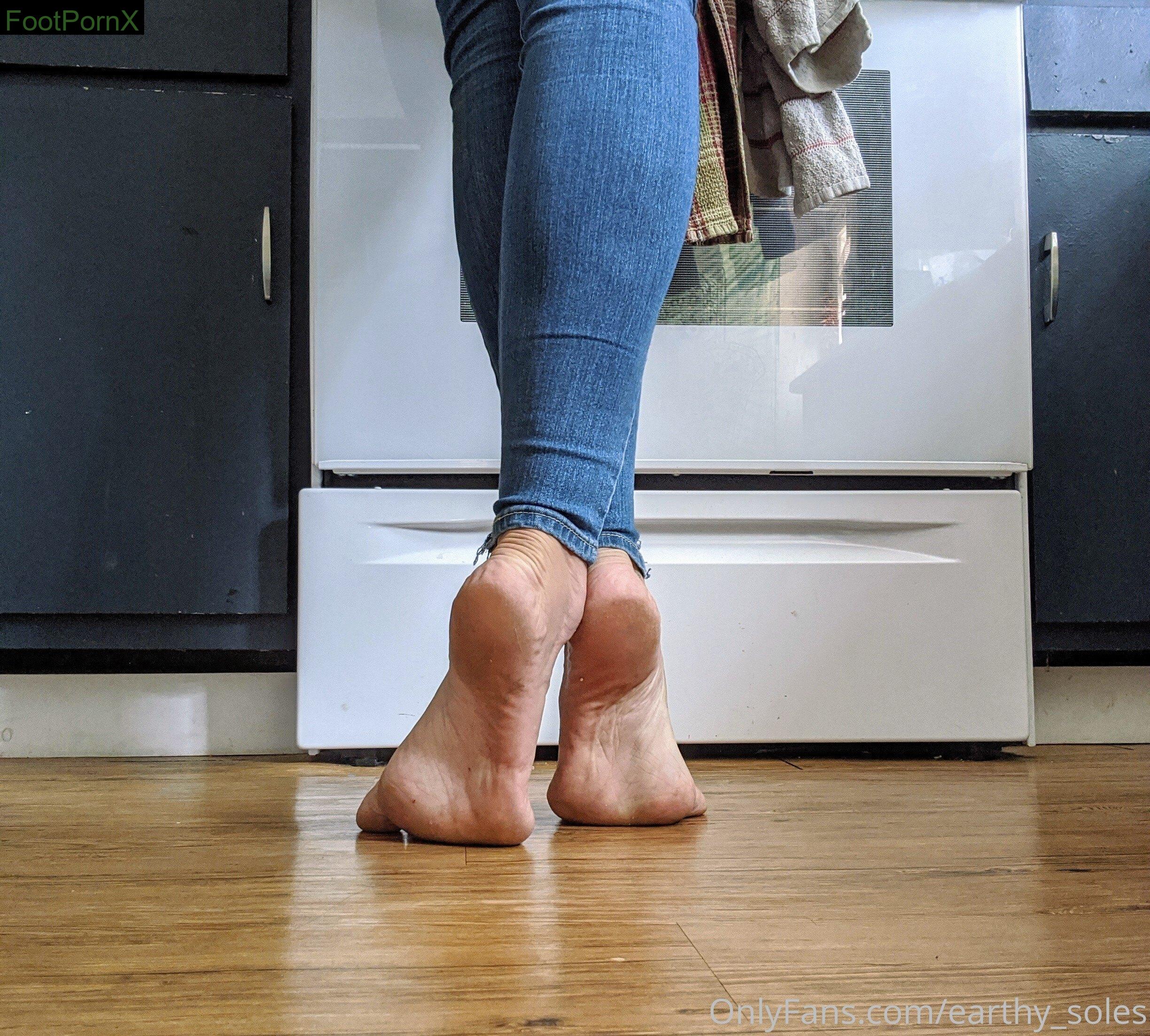 earthy_soles feet photo 12