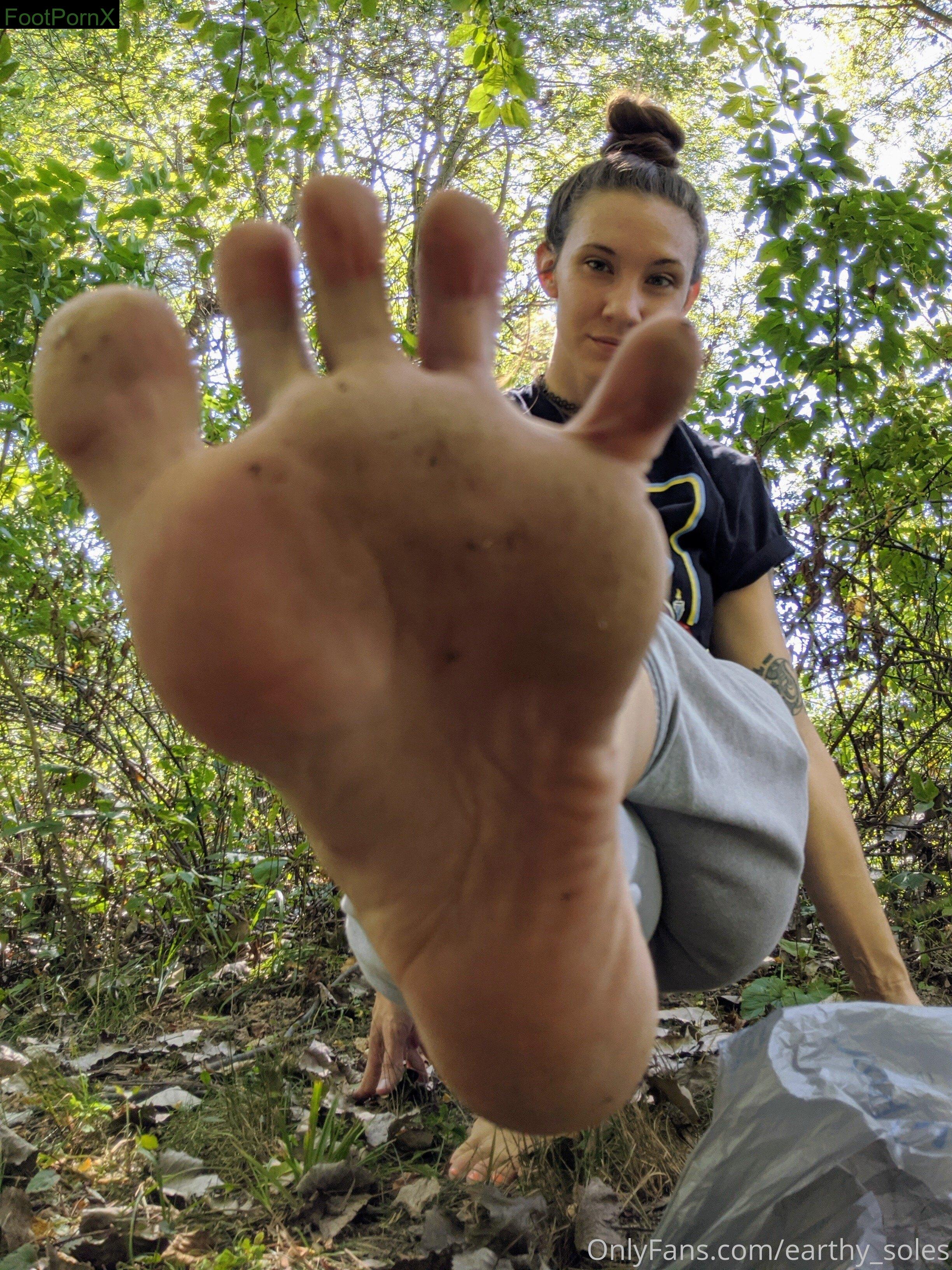 earthy_soles feet photo 3