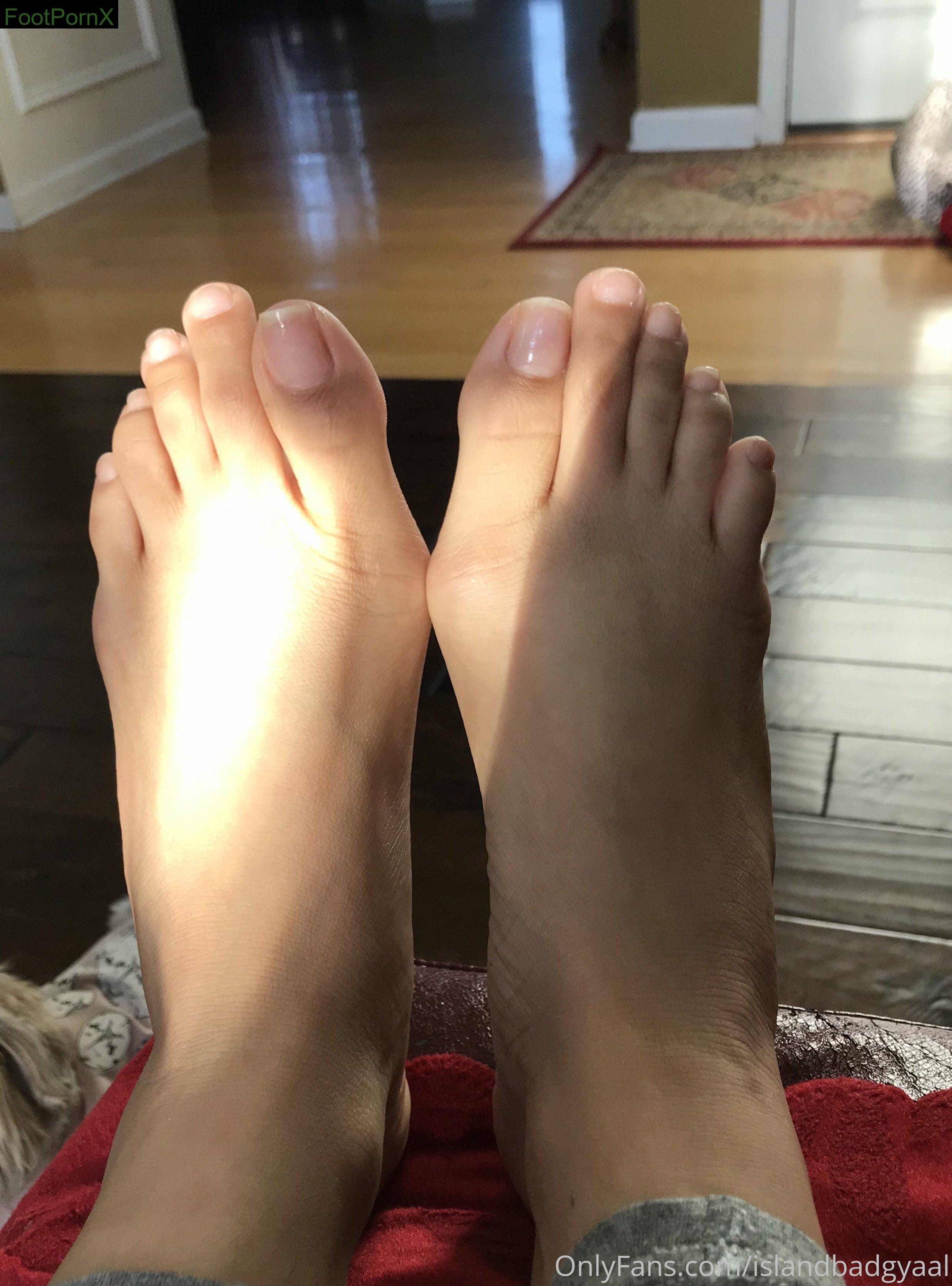 islandbadgyaal feet photo 5