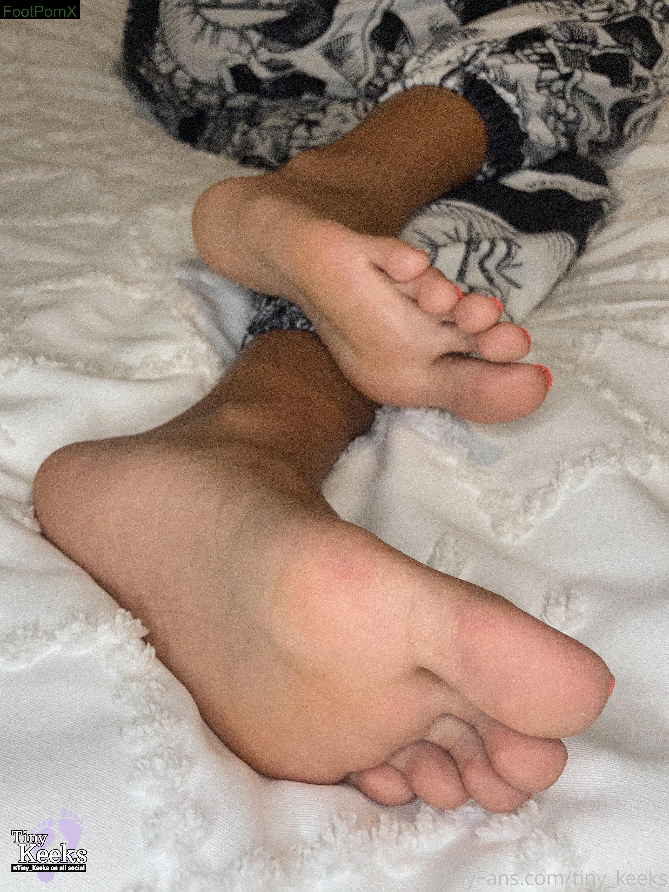 tiny_keeks feet photo 20