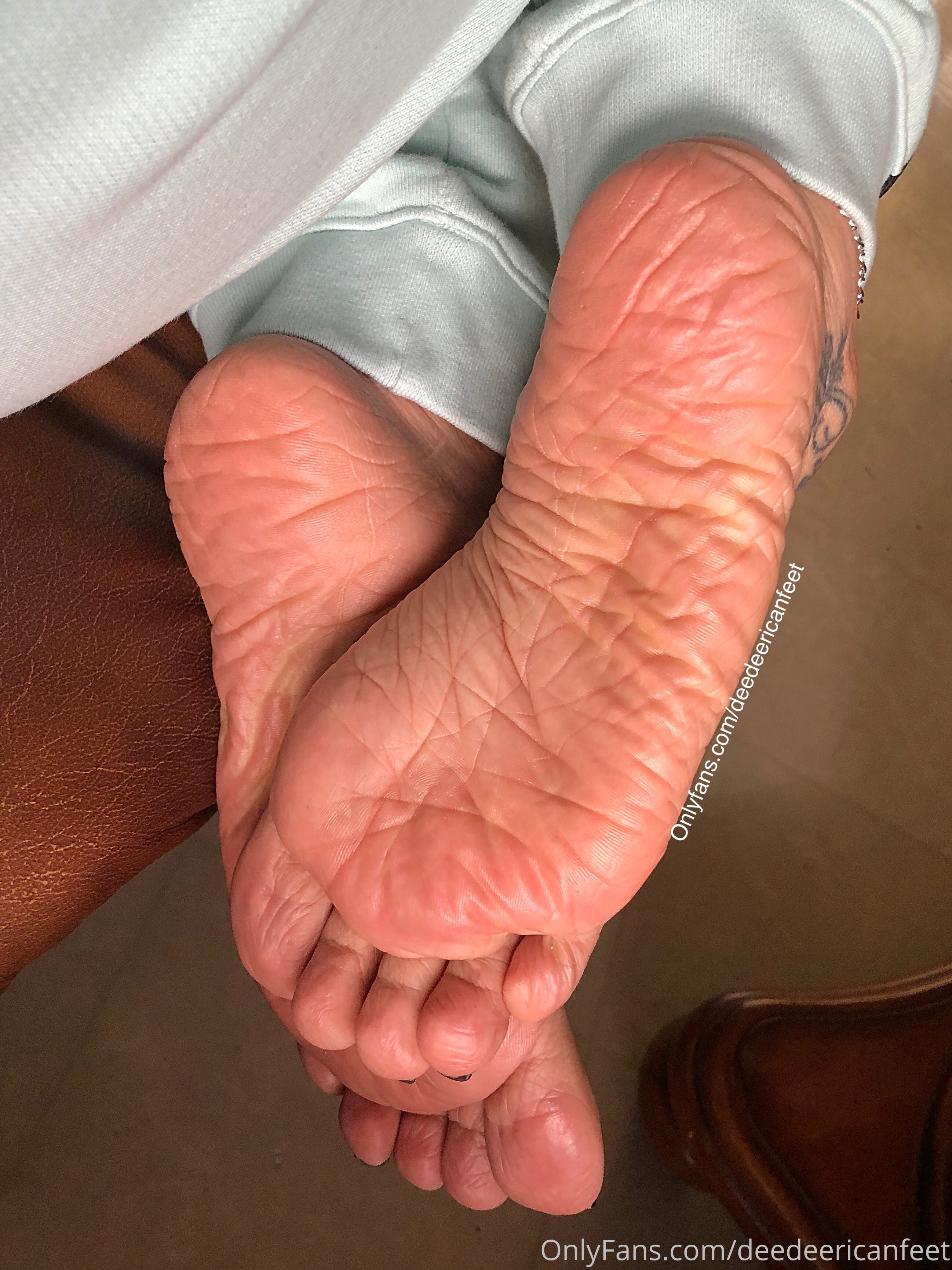 deedeericanfeet feet photo 1