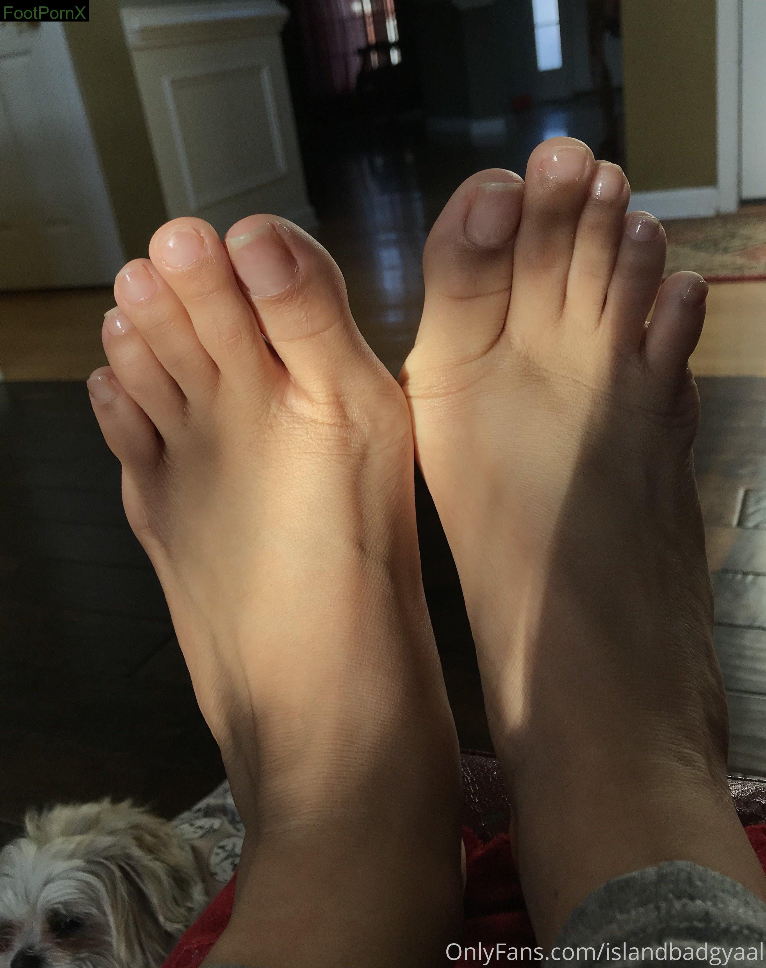 islandbadgyaal feet photo 4