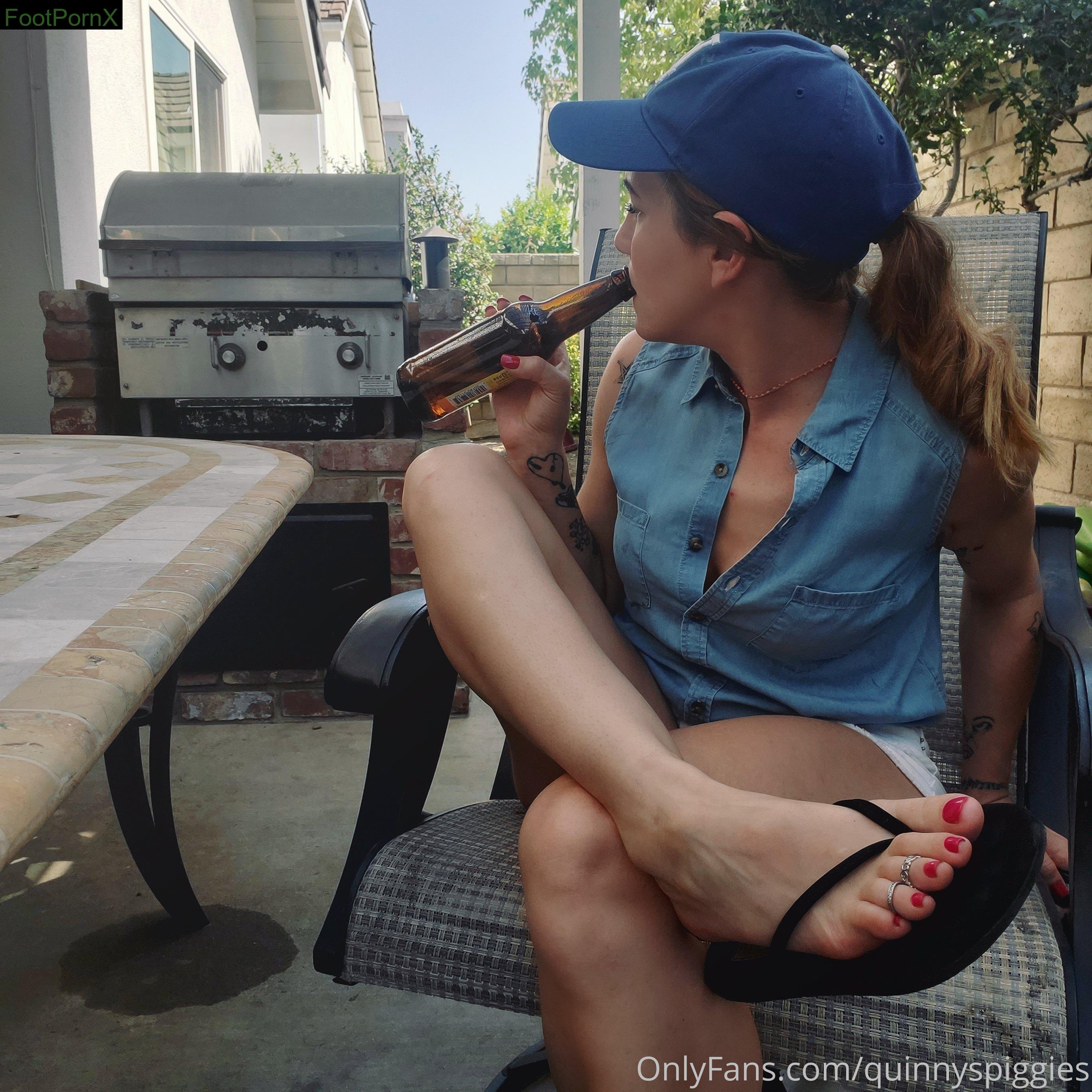 quinnyspiggies feet photo 6