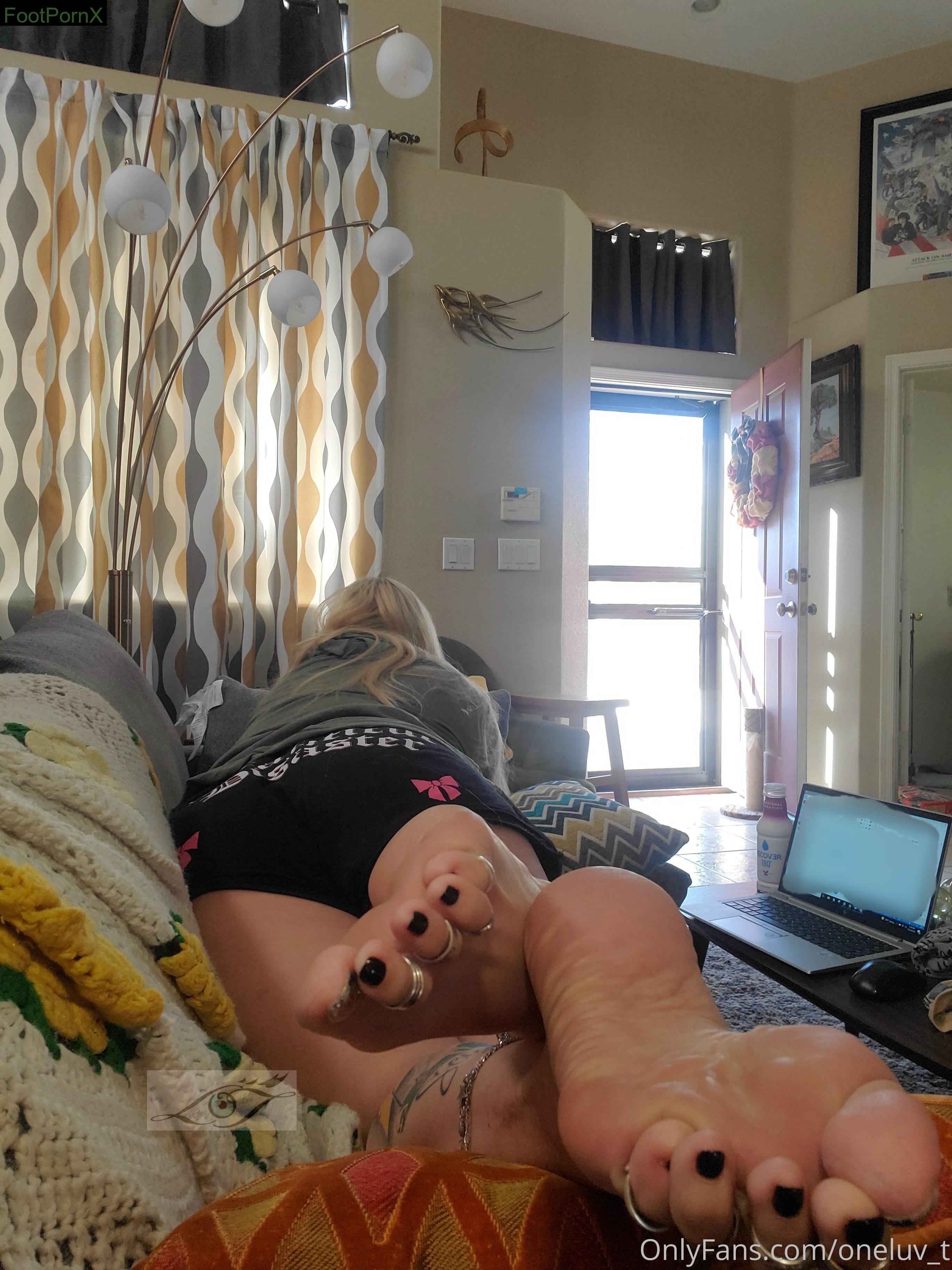 oneluv_t feet photo 16
