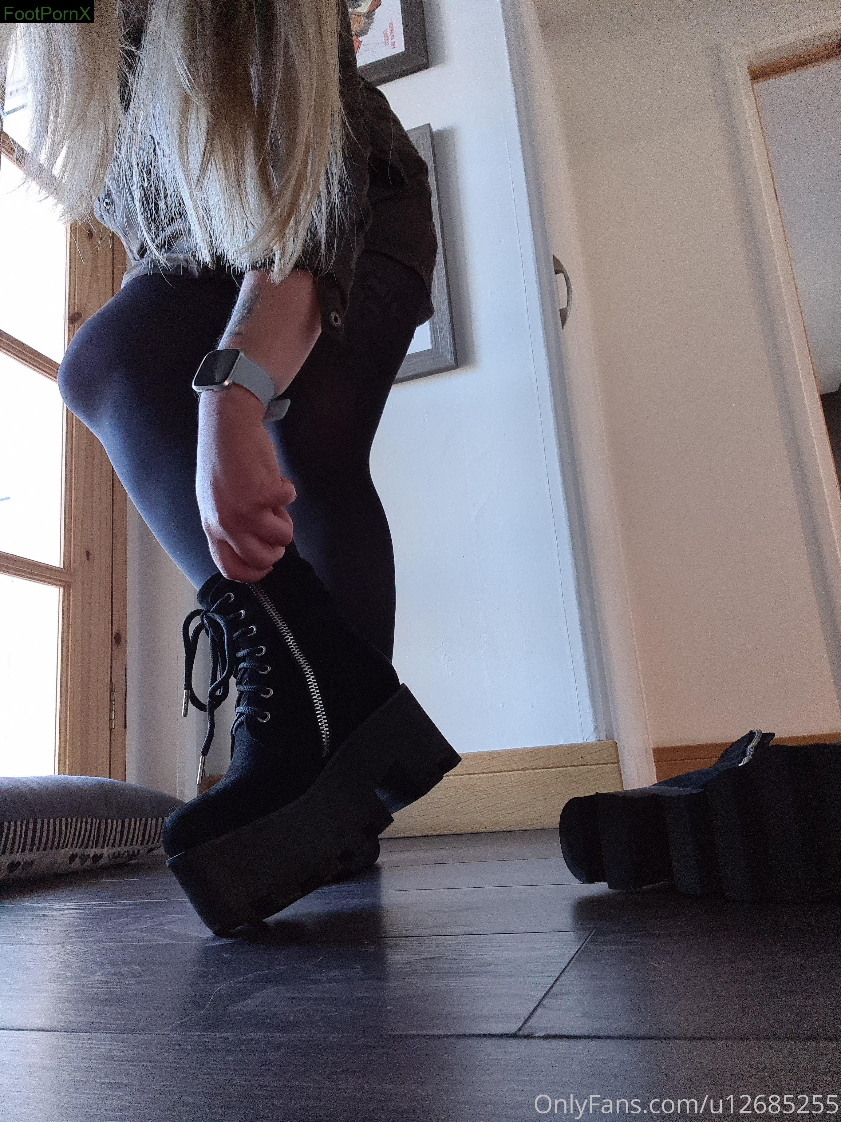 soleneeds feet photo 3