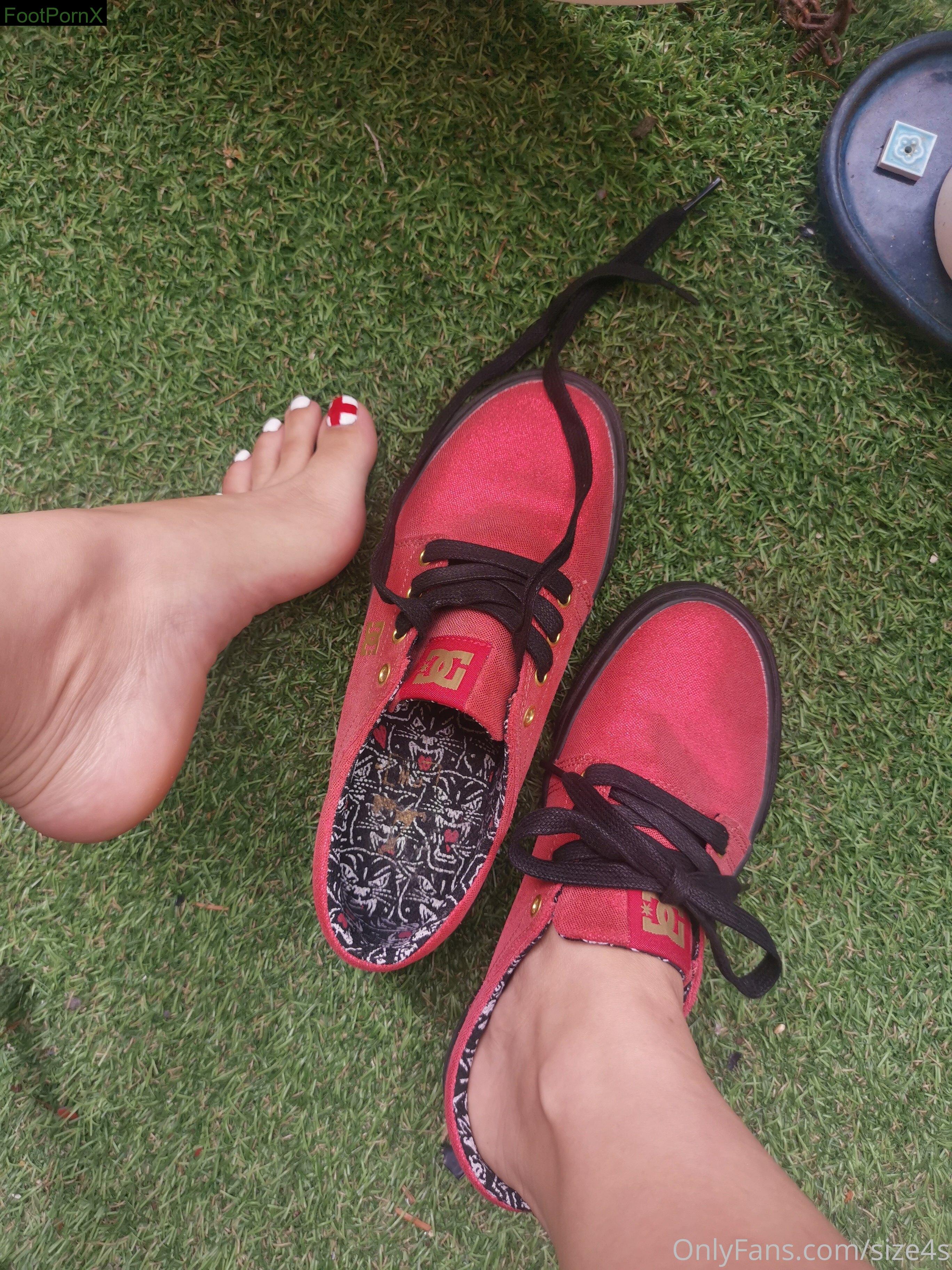 size4s feet photo 15