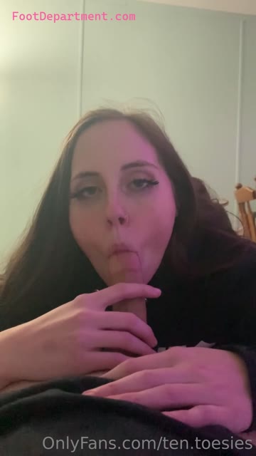 ten.toesies blowjob