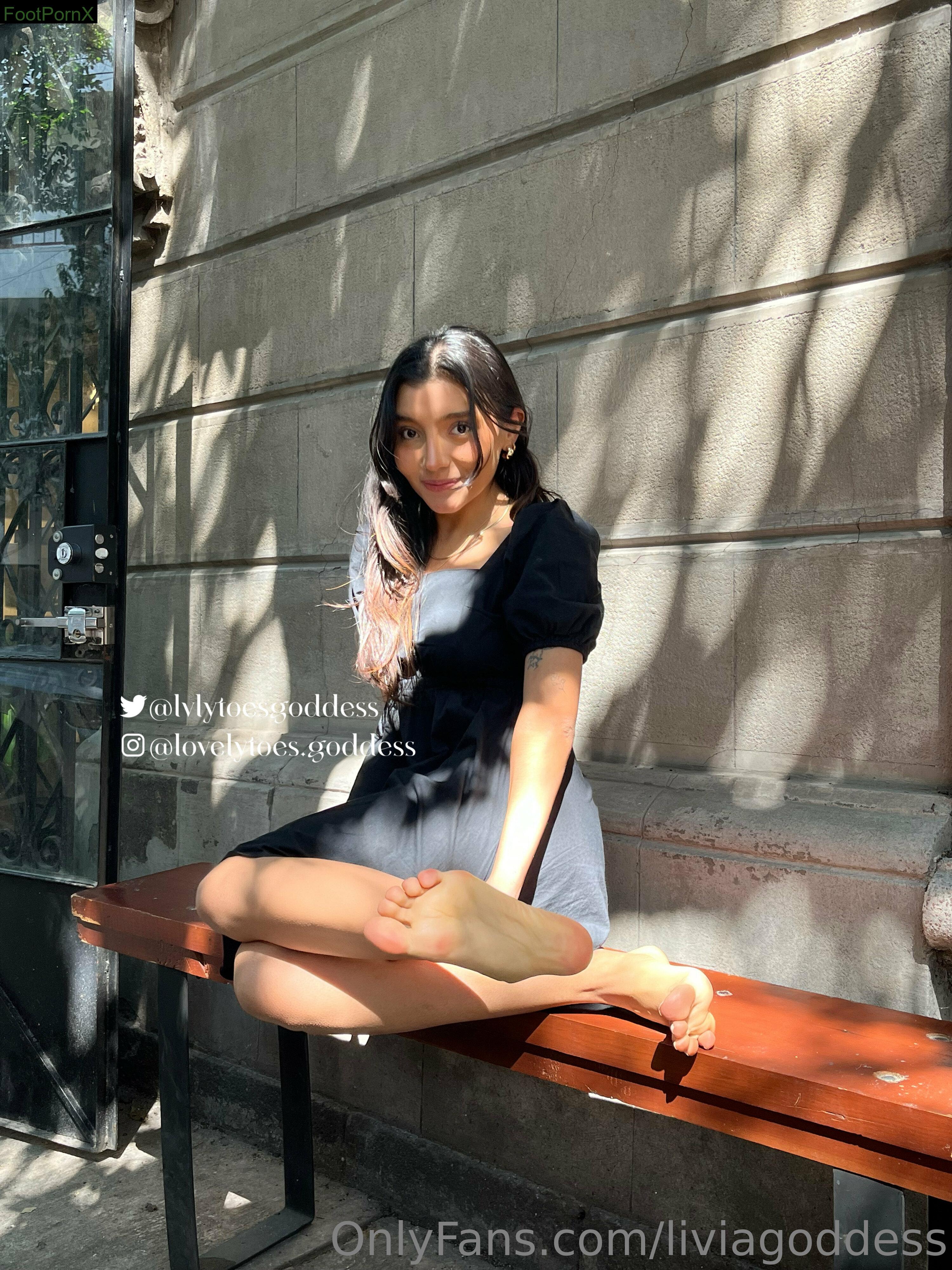 liviagoddess feet photo 24