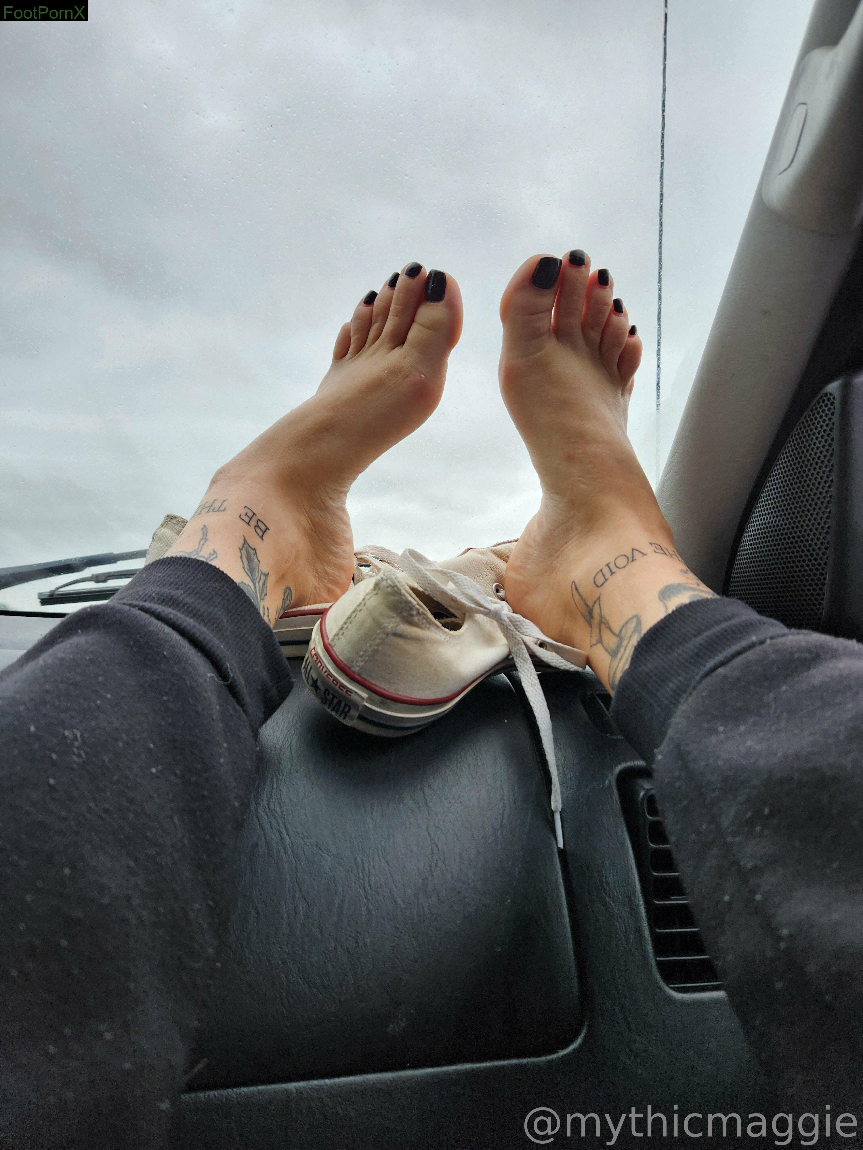 mythicmaggie feet photo 13