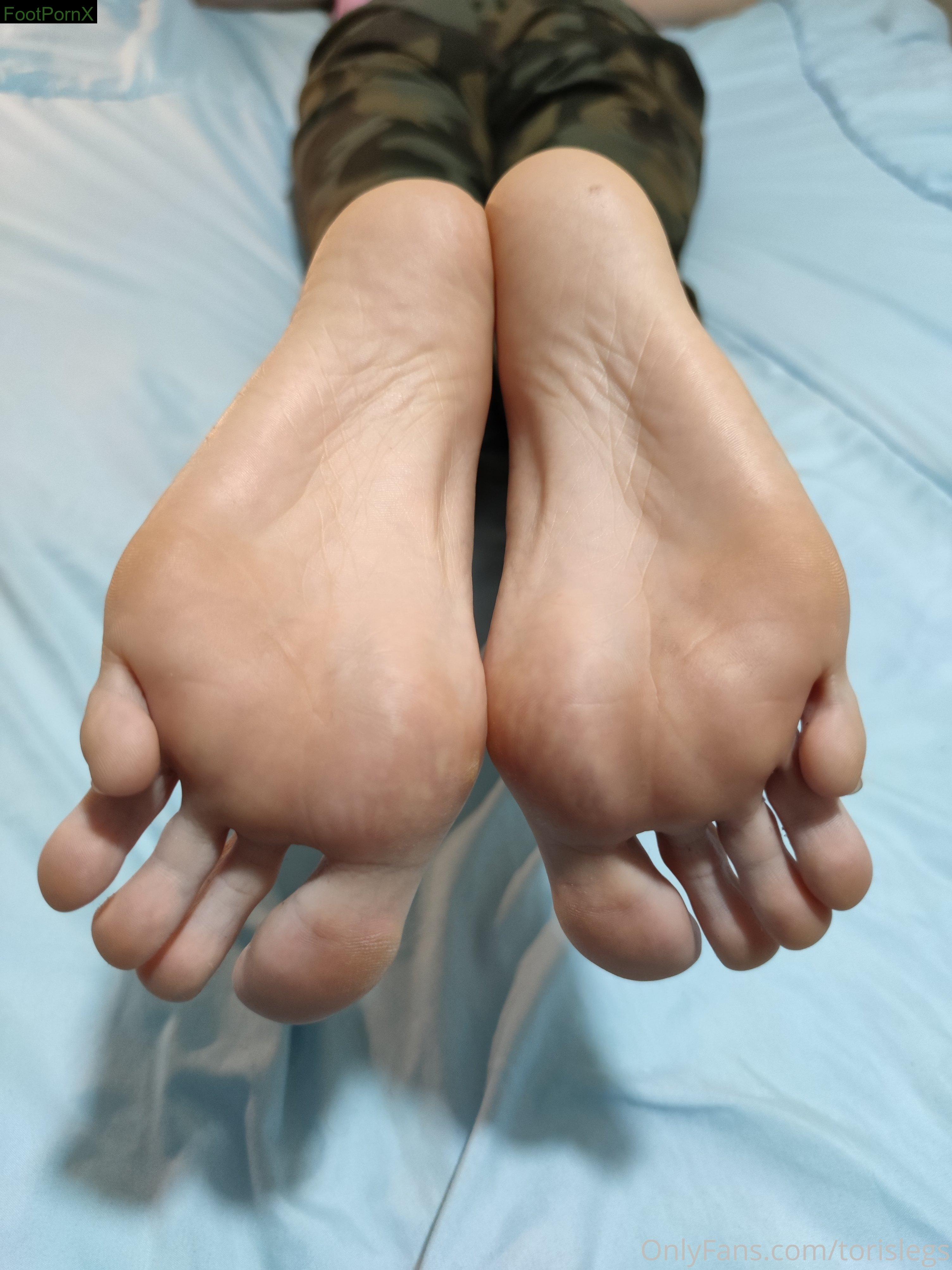torislegs feet photo 15