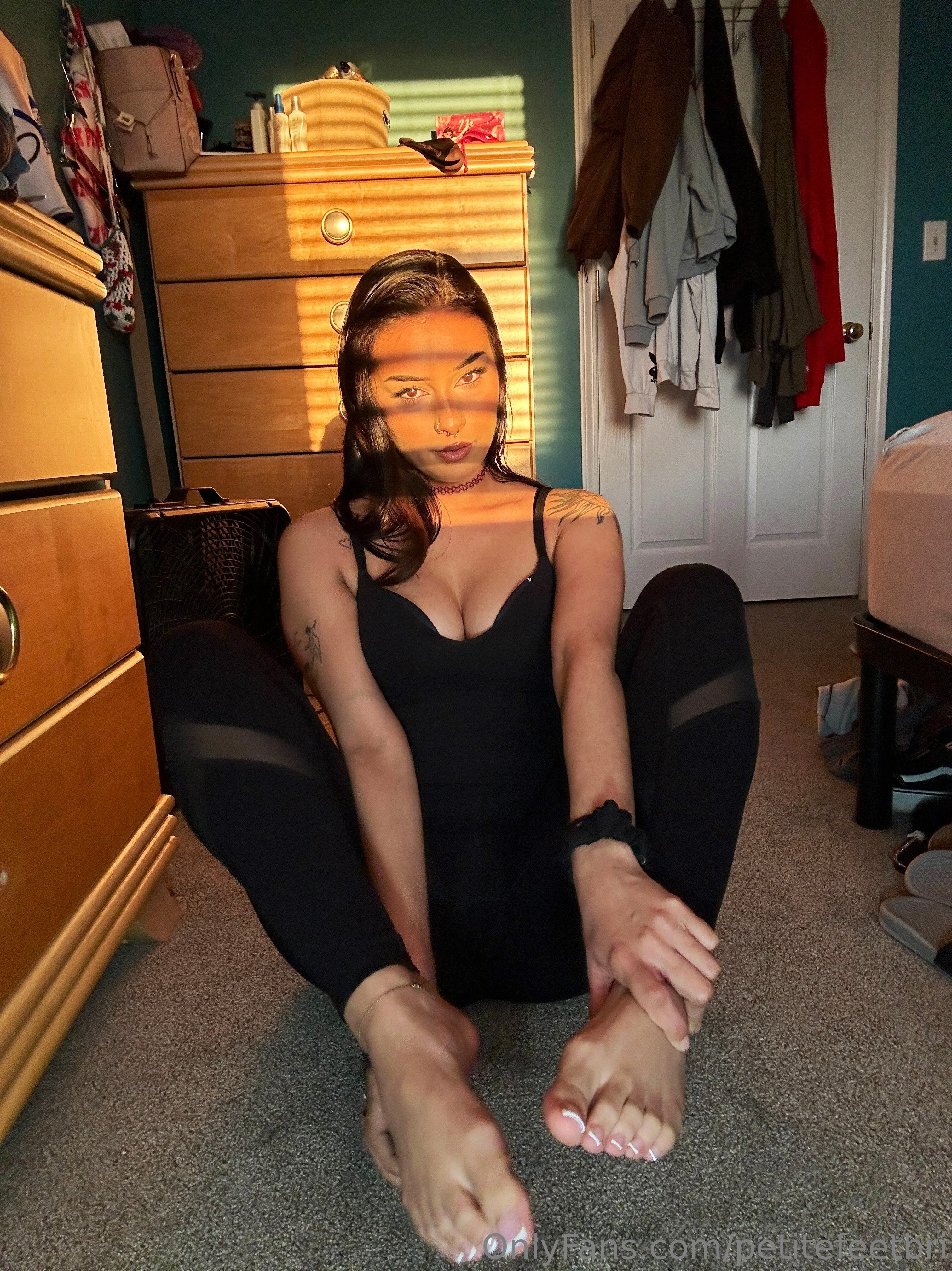 petitefeetbri feet photo 9