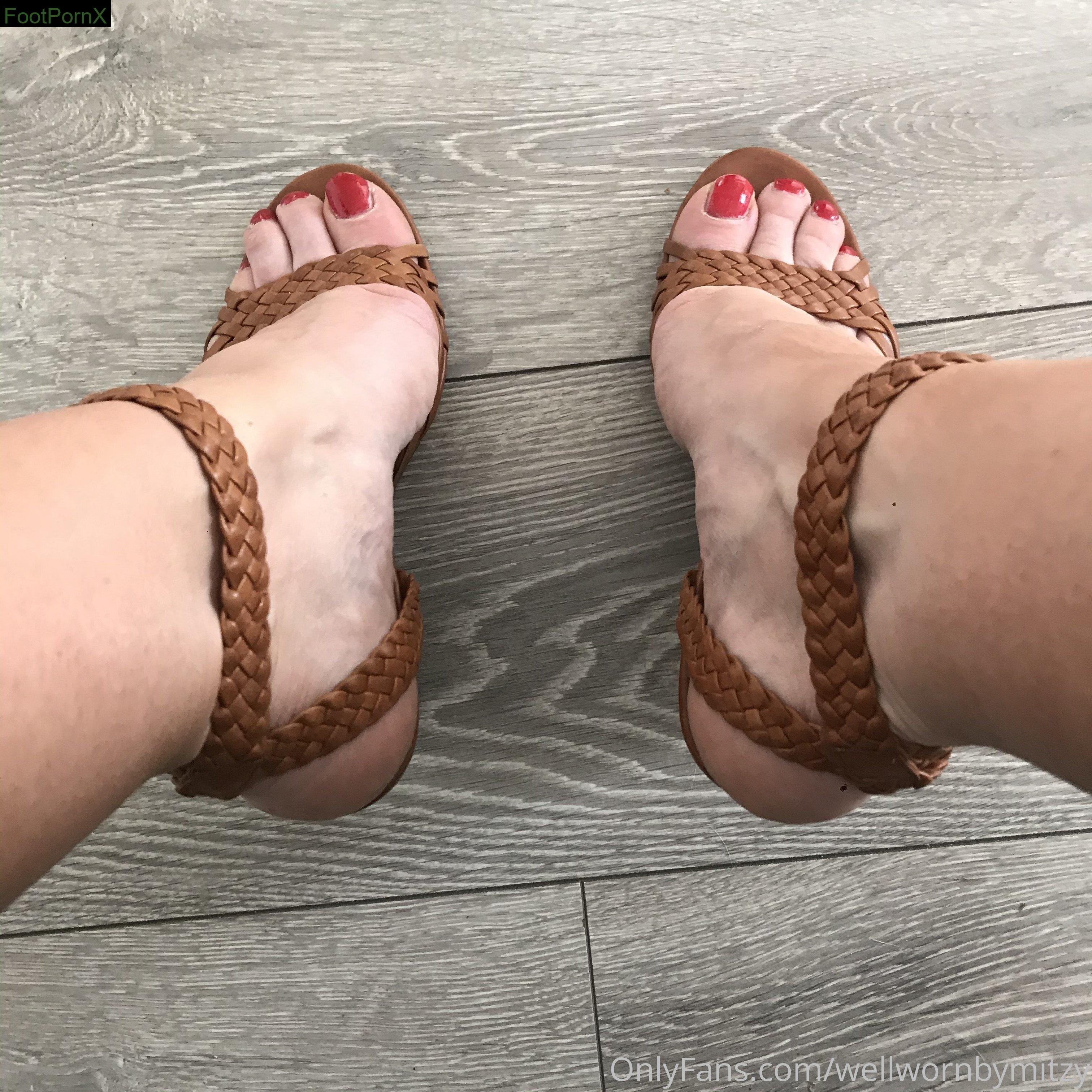 wellwornbymitzy feet photo 7