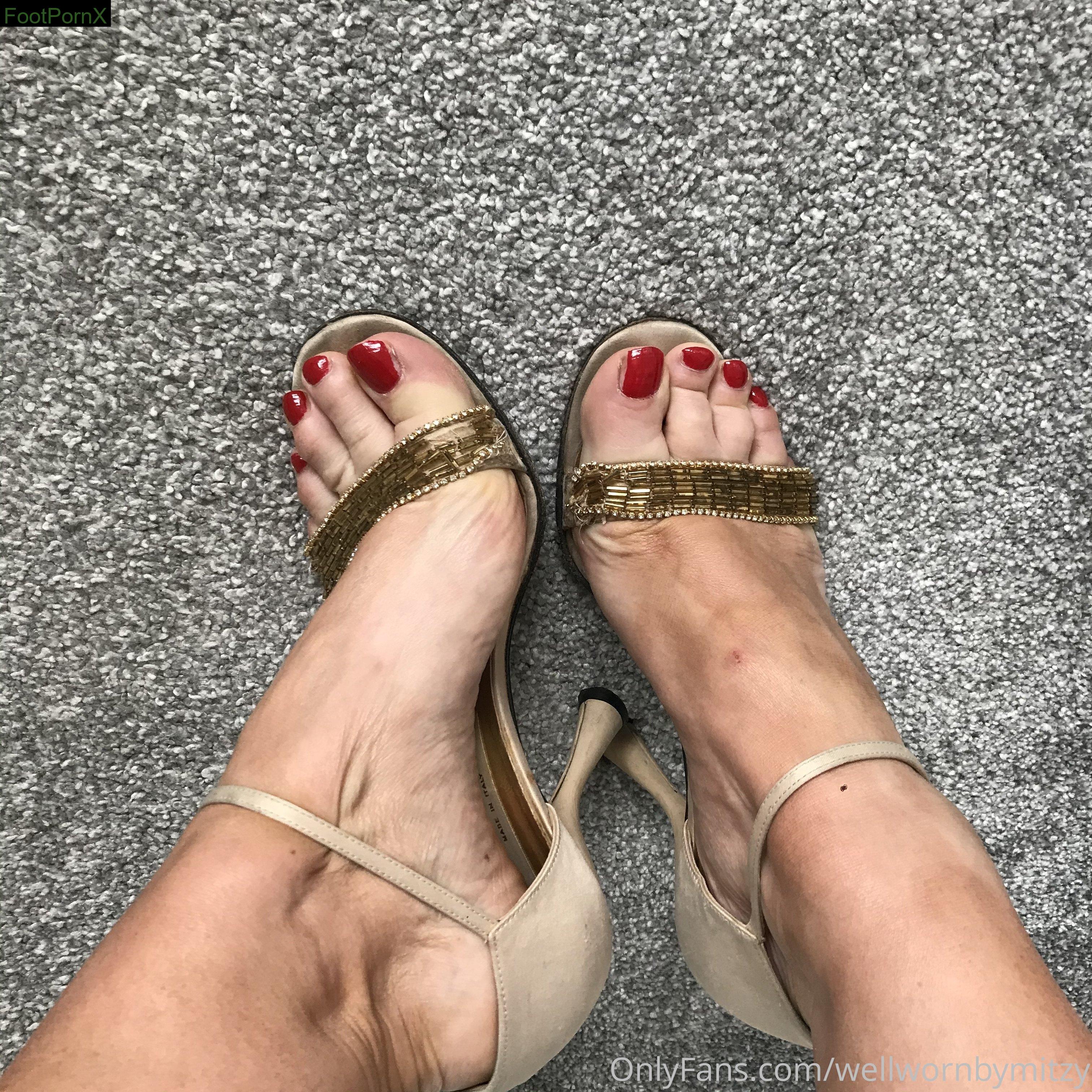 wellwornbymitzy feet photo 3
