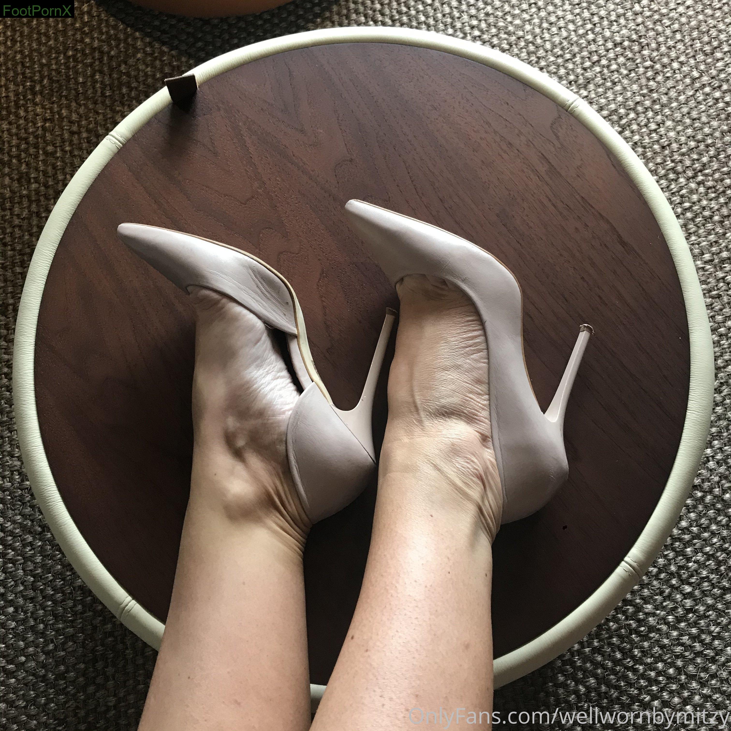 wellwornbymitzy feet photo 6