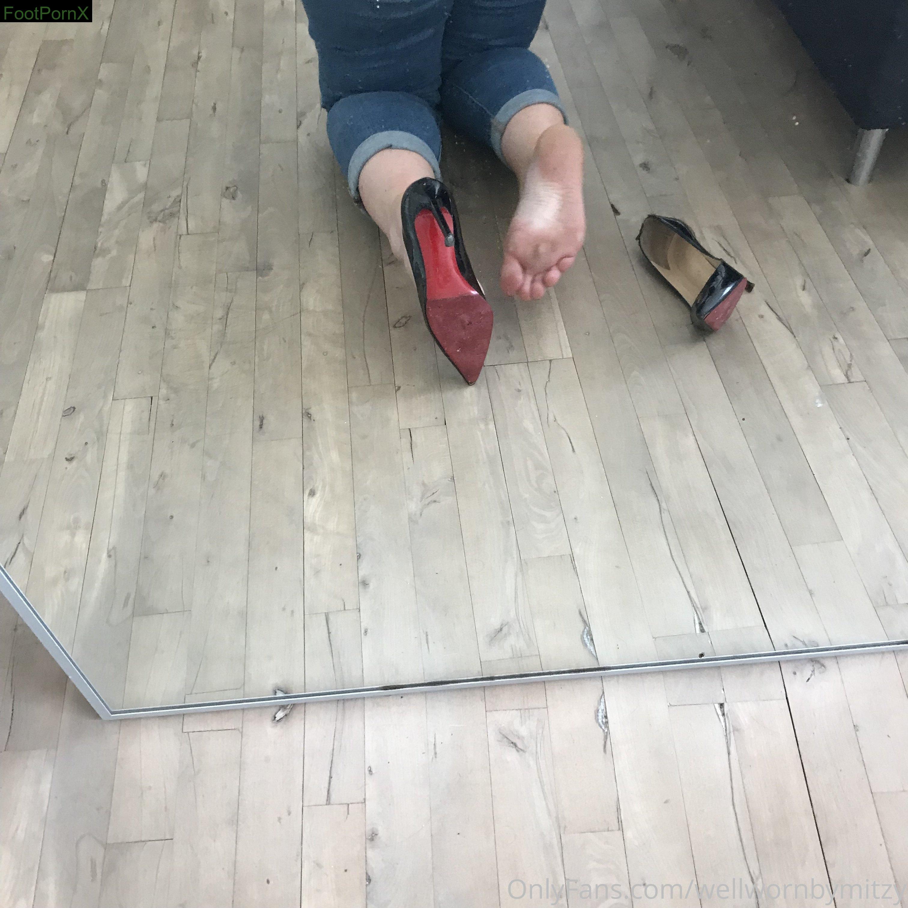 wellwornbymitzy feet photo 10