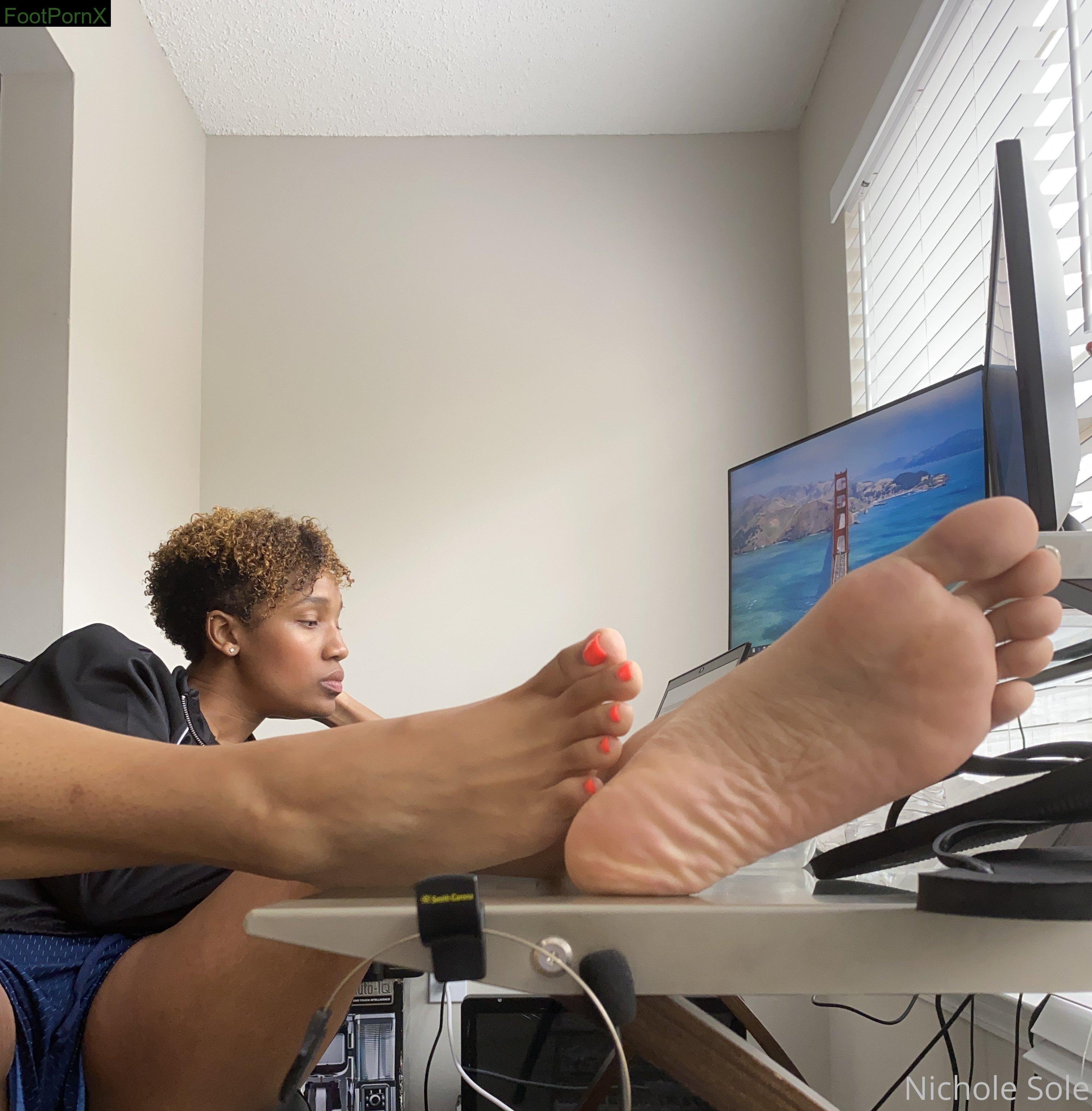 nichole.sole feet photo 18