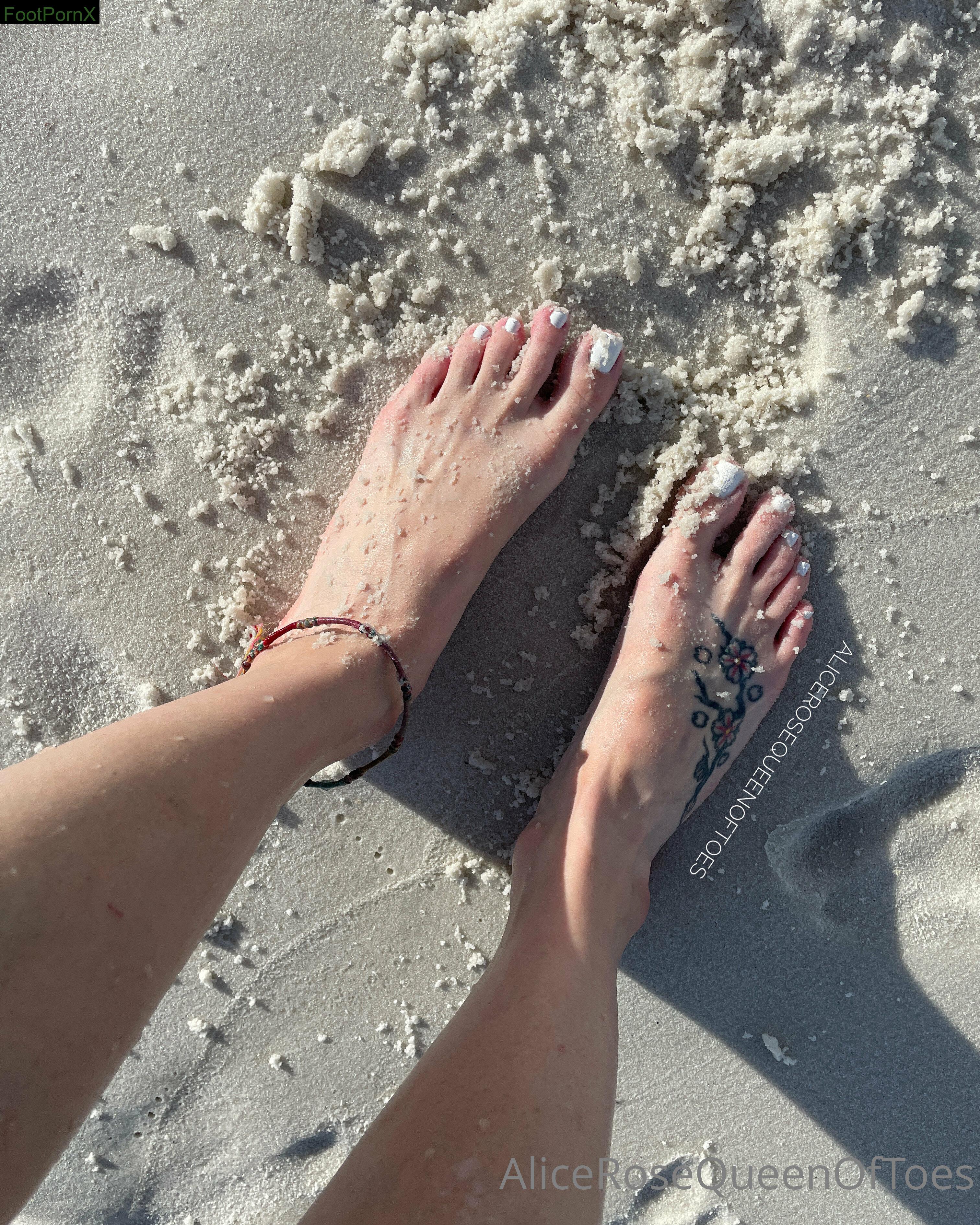 alicerosequeenoftoes feet photo 3