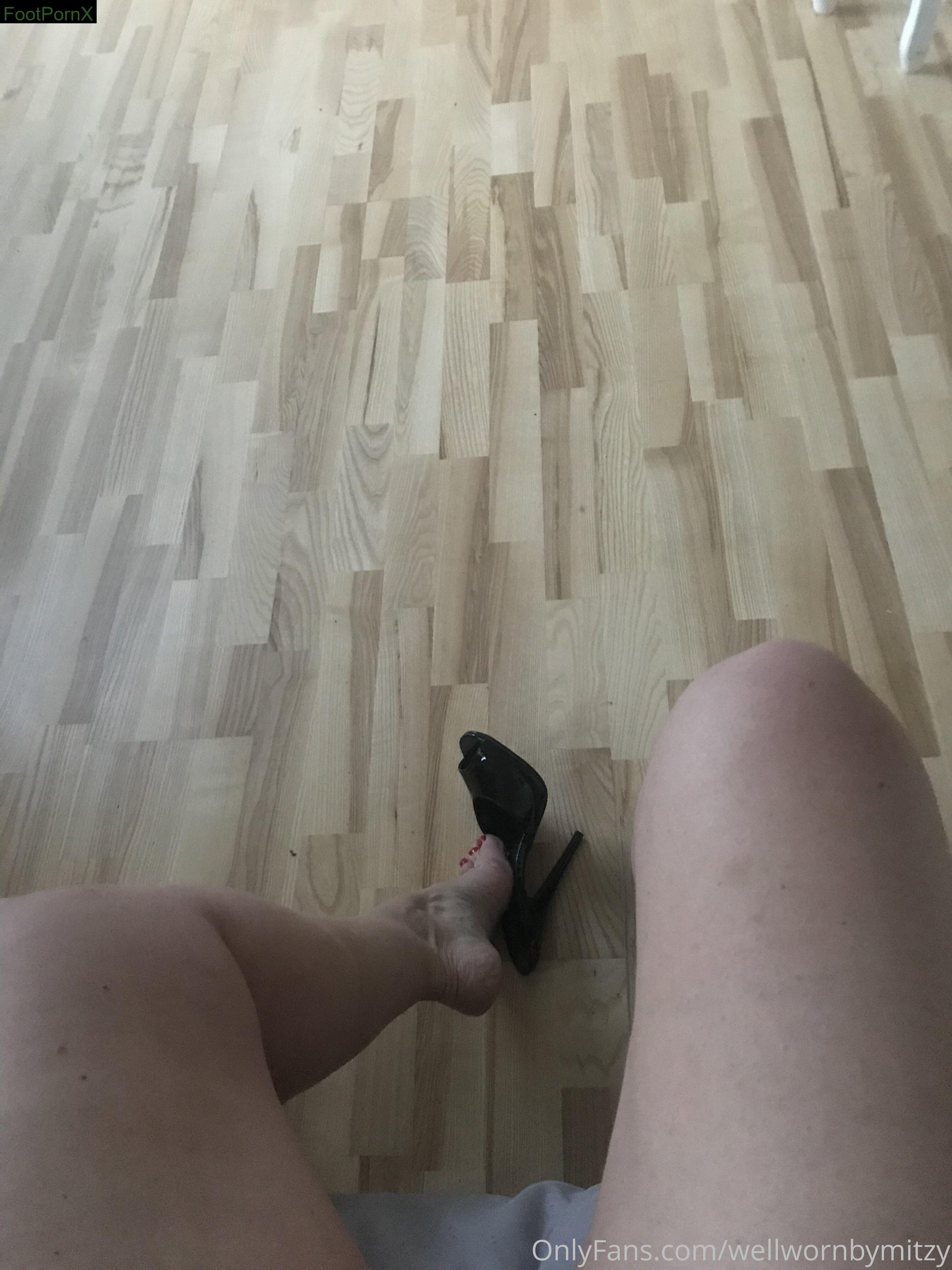 wellwornbymitzy feet photo 22