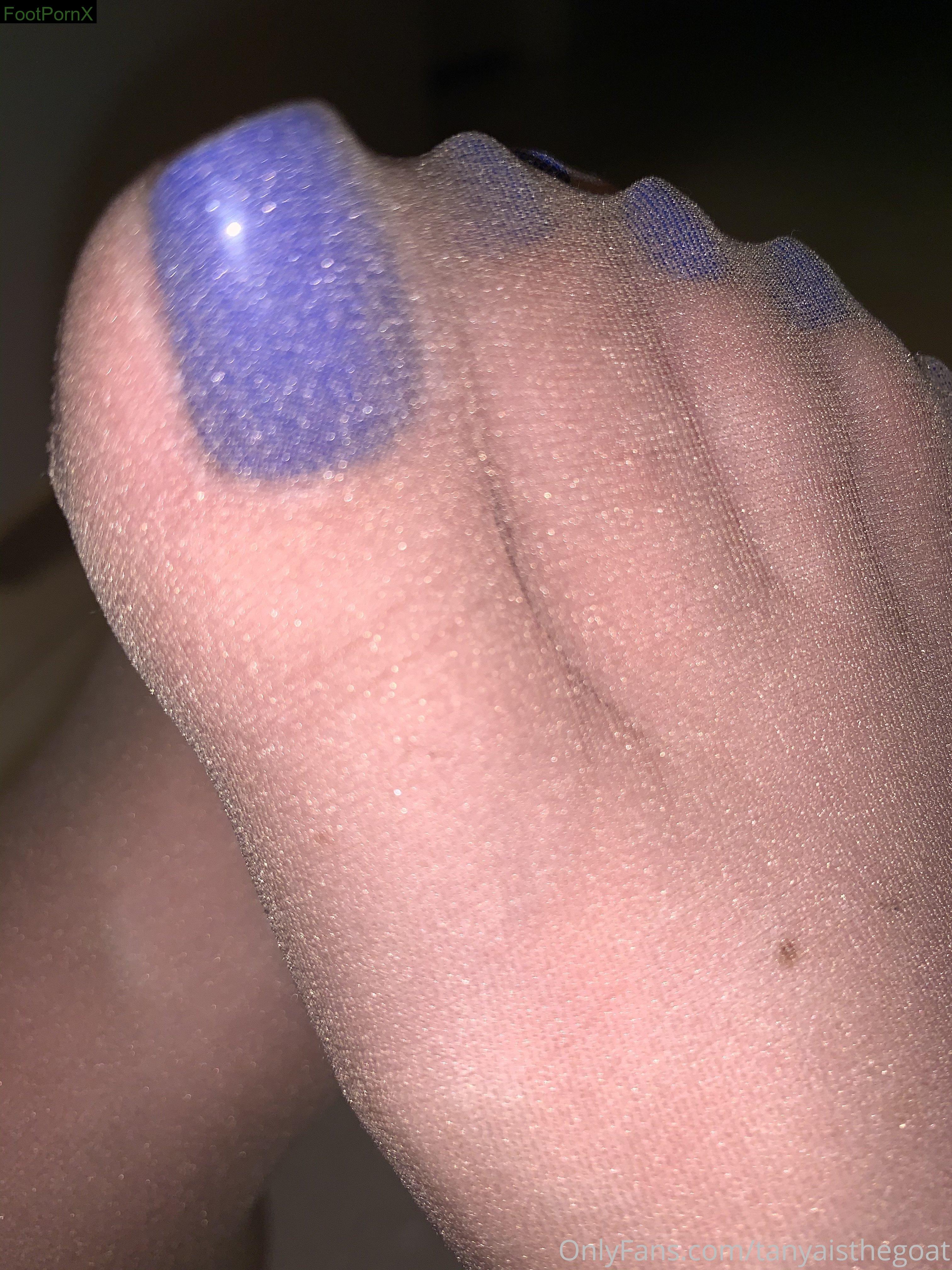 tanyaisthegoat feet photo 11