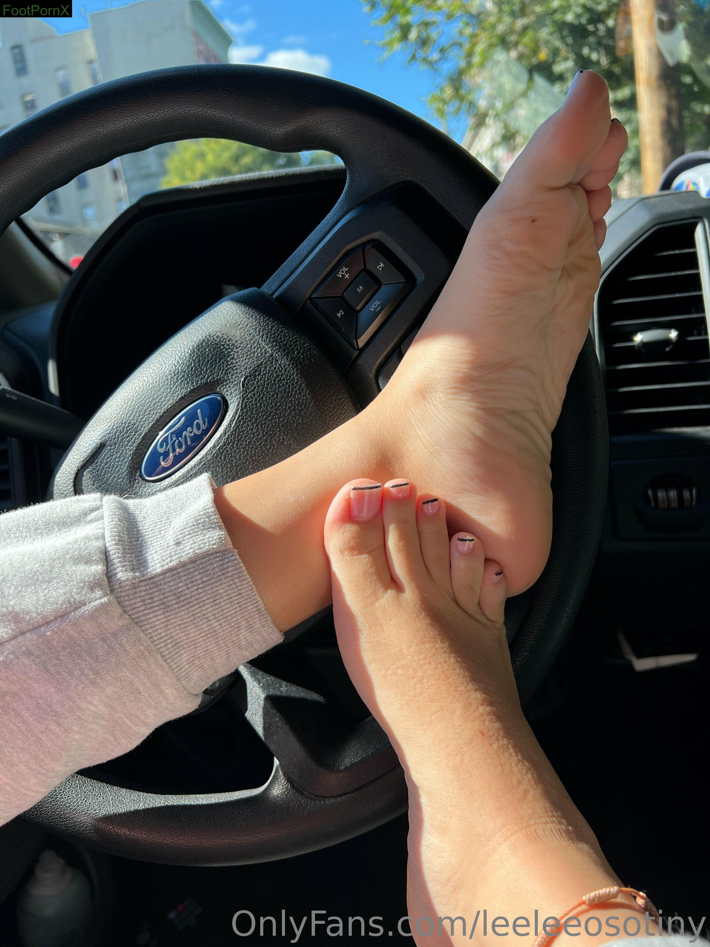 leeleeosotiny feet photo 12