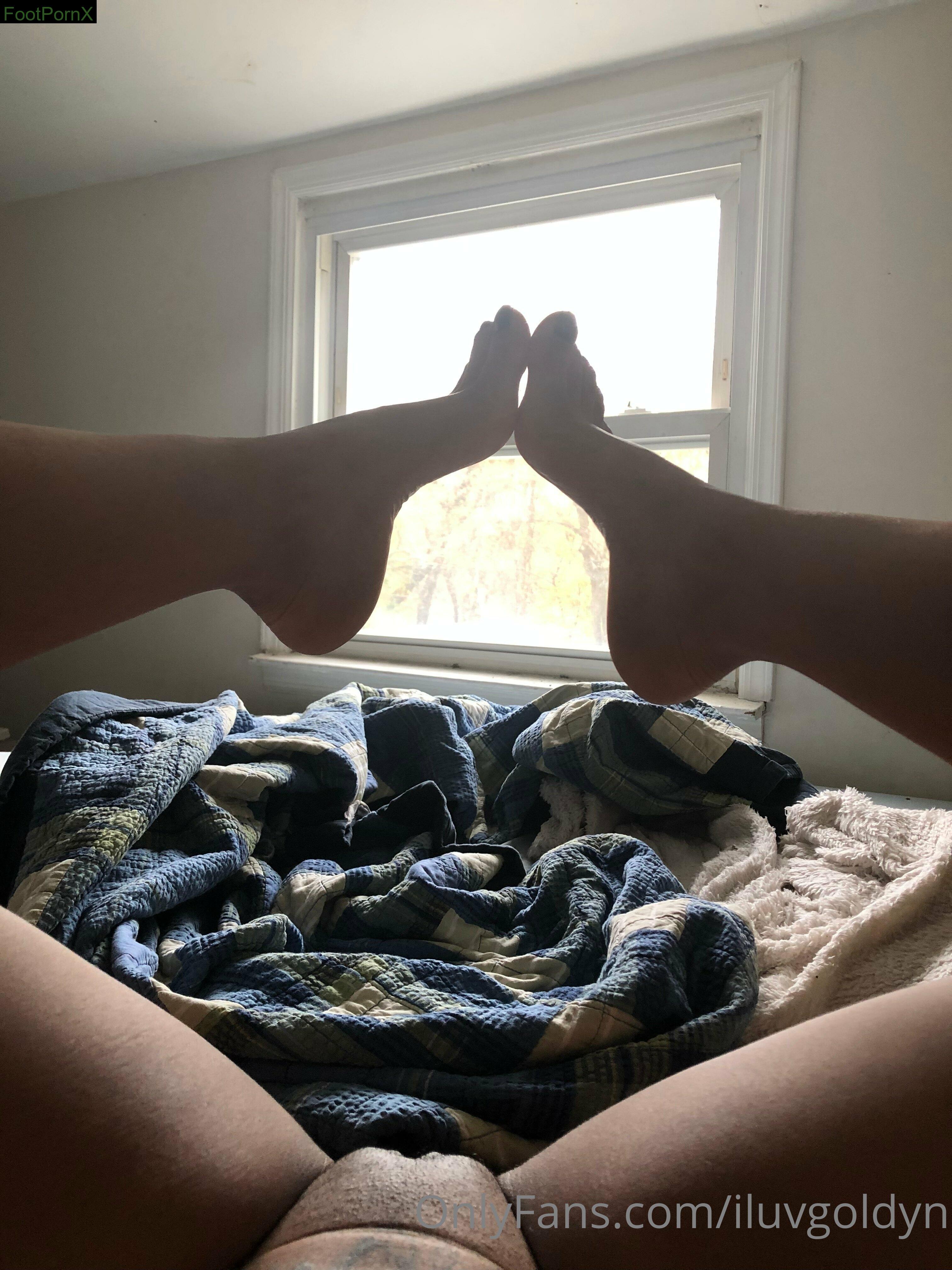 iluvgoldyn feet photo 5