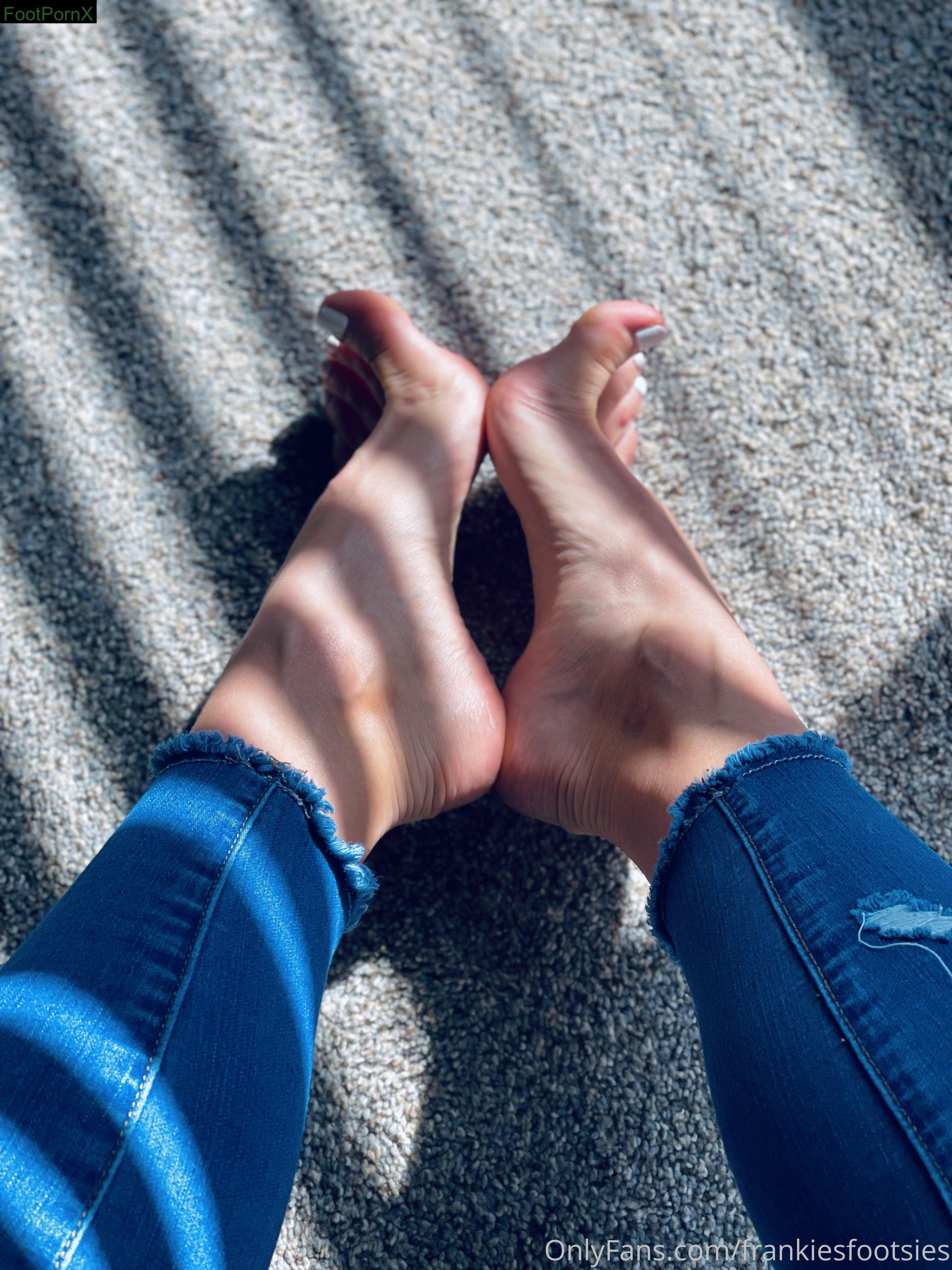 frankiesfootsies feet photo 5