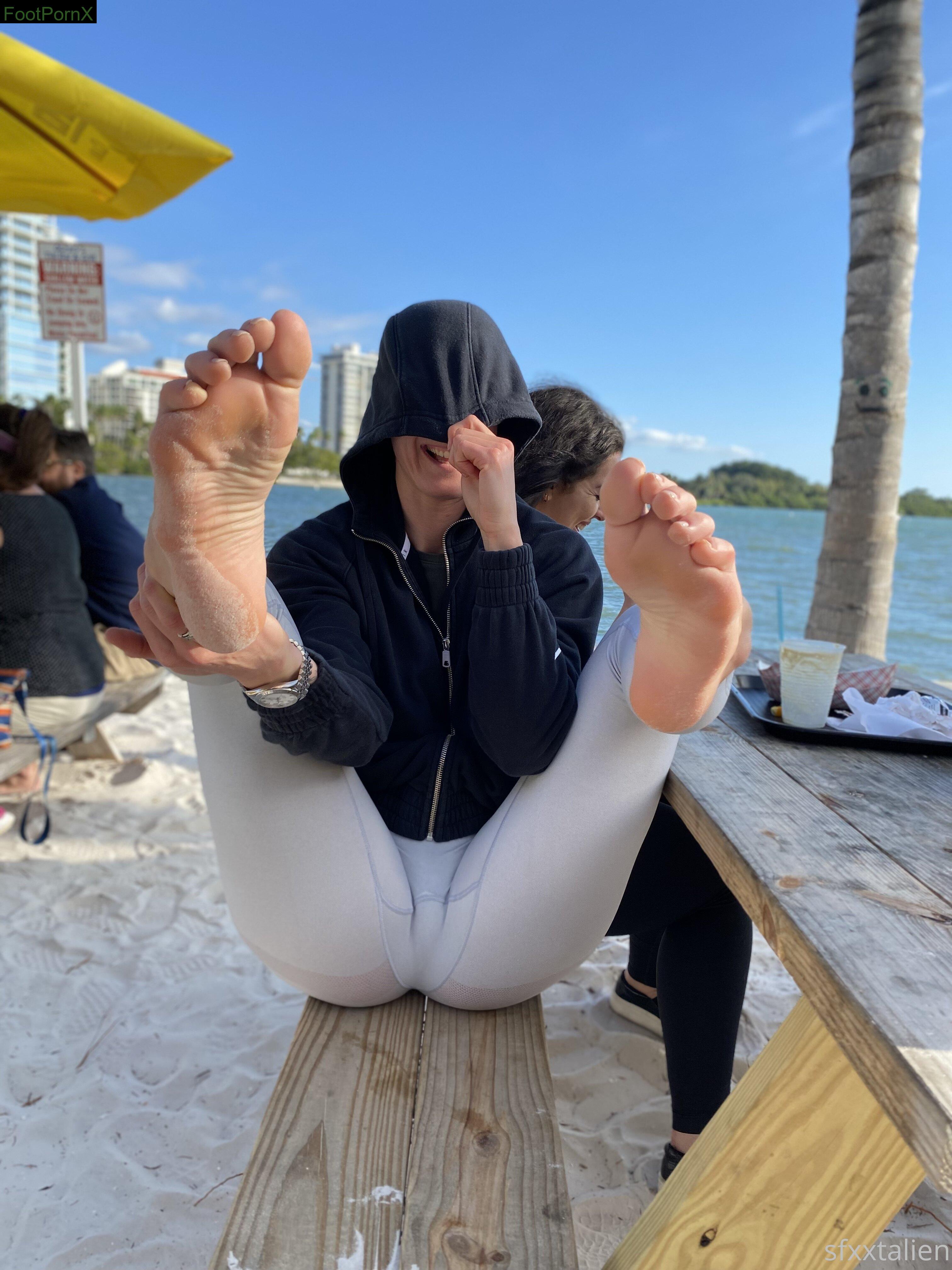 sfxxtalien feet photo 4