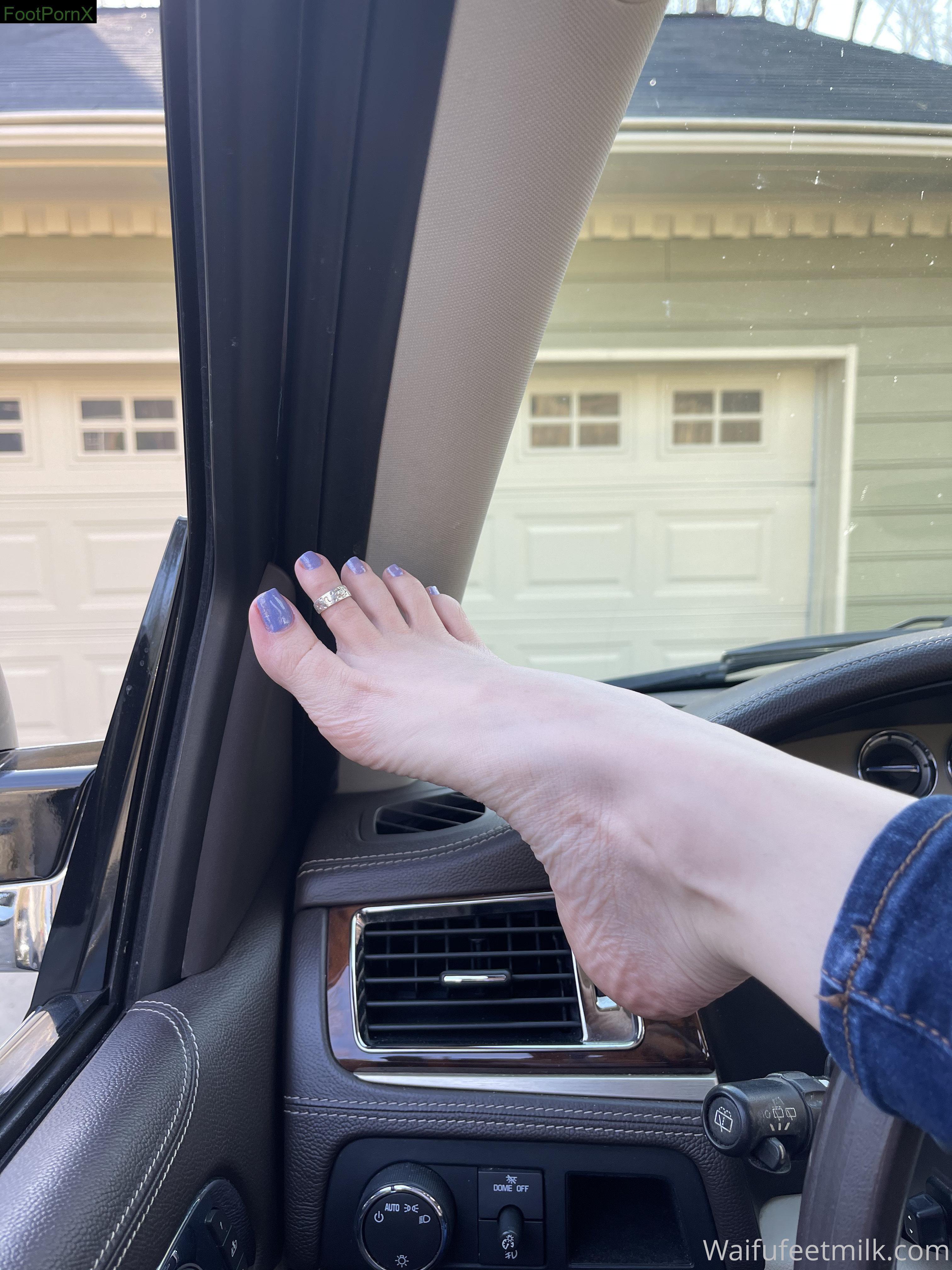 waifufeetmilk feet photo 6