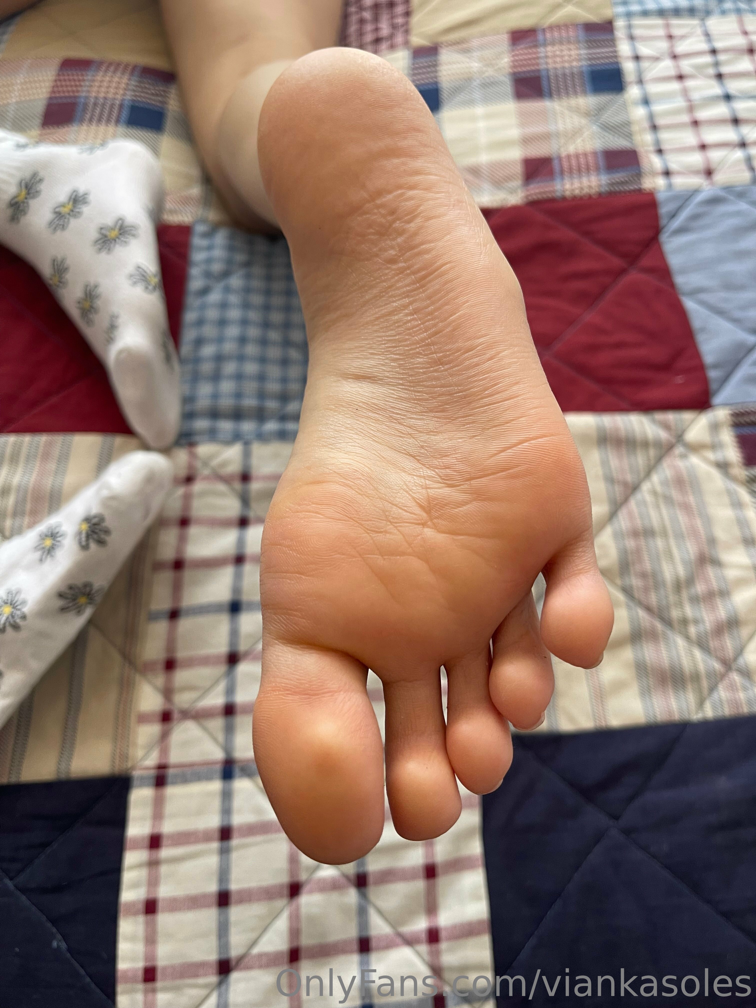 viankasoles feet photo 2