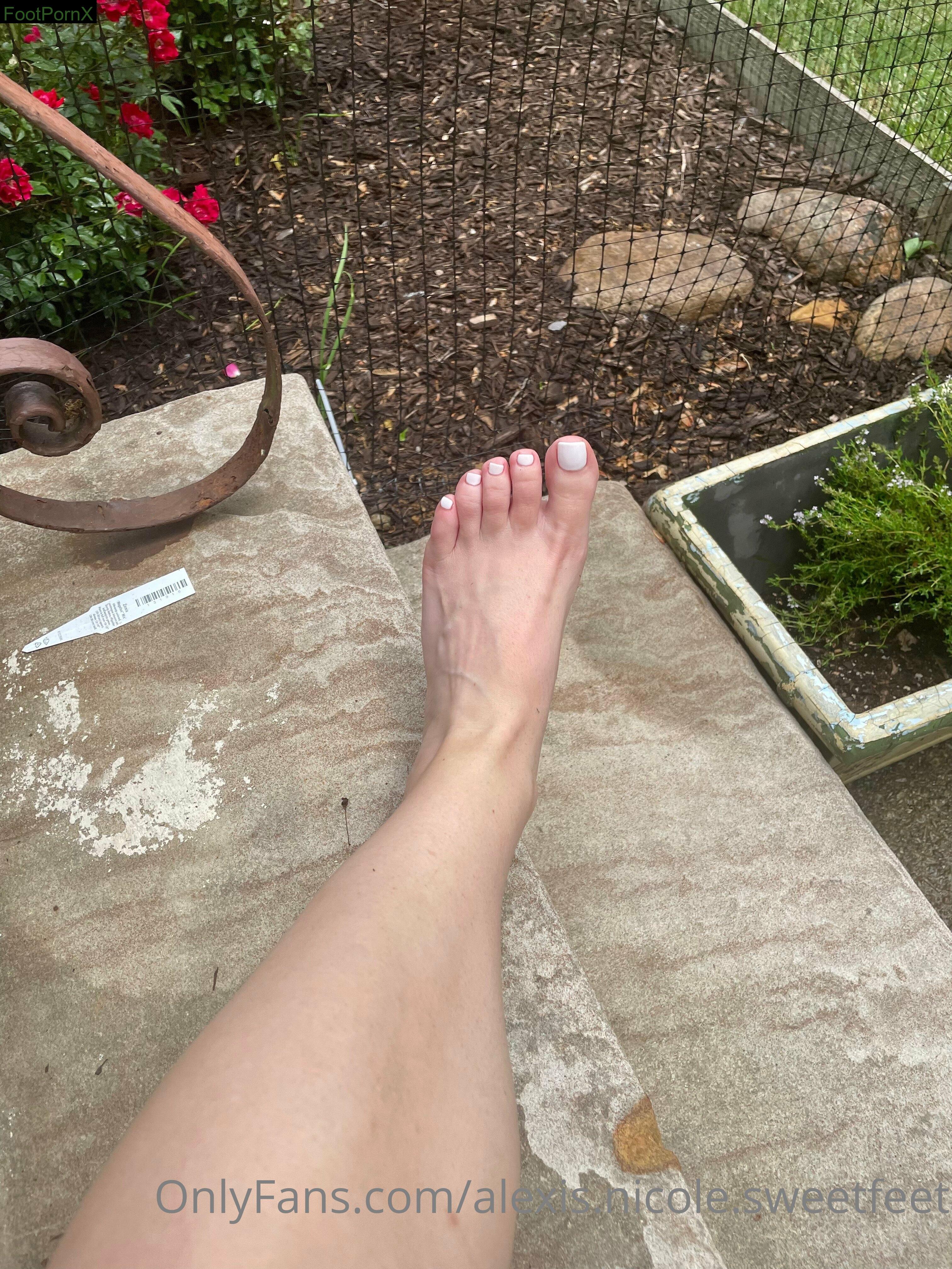 alexis.nicole.sweetfeet feet photo 3