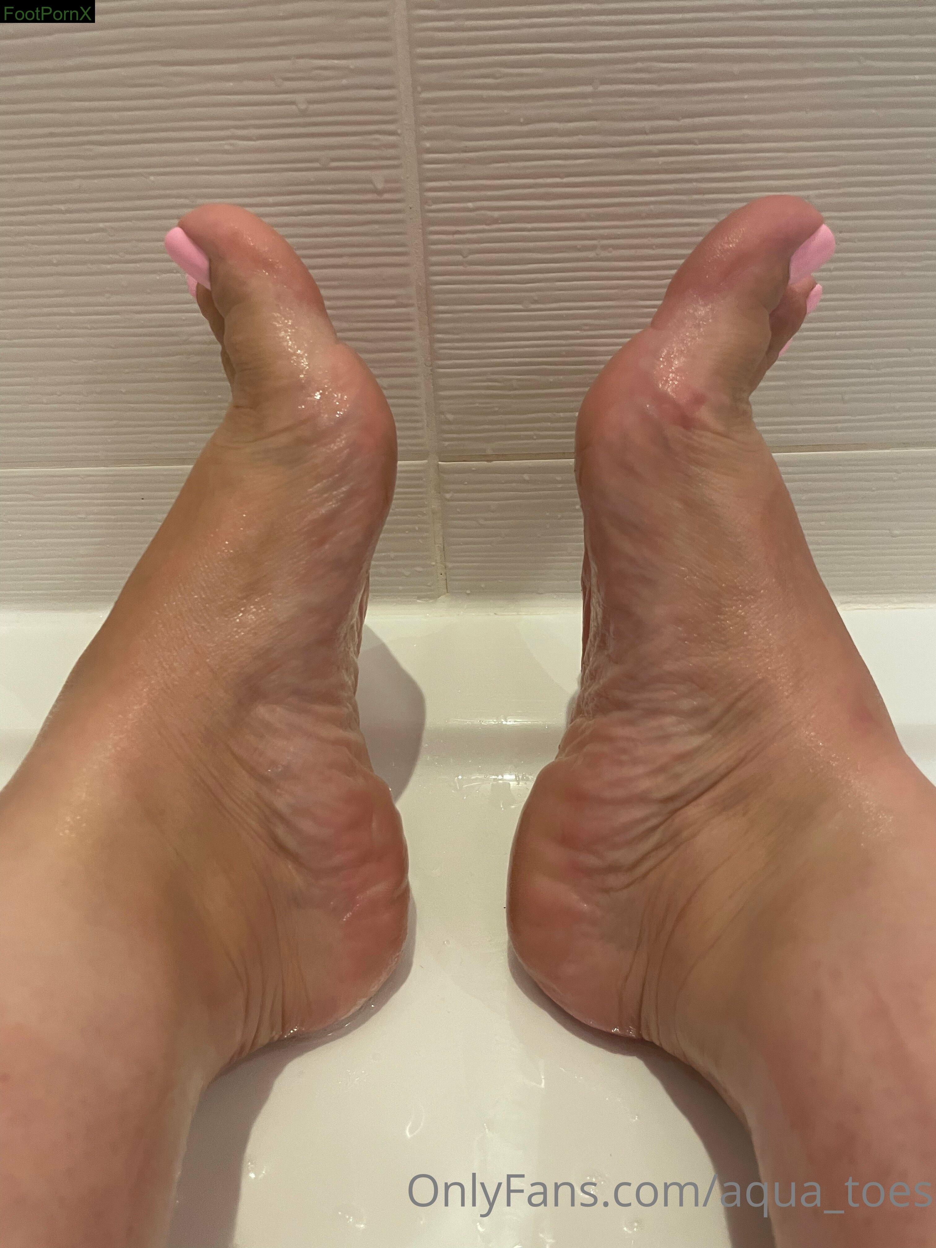 aqua_toes feet photo 5