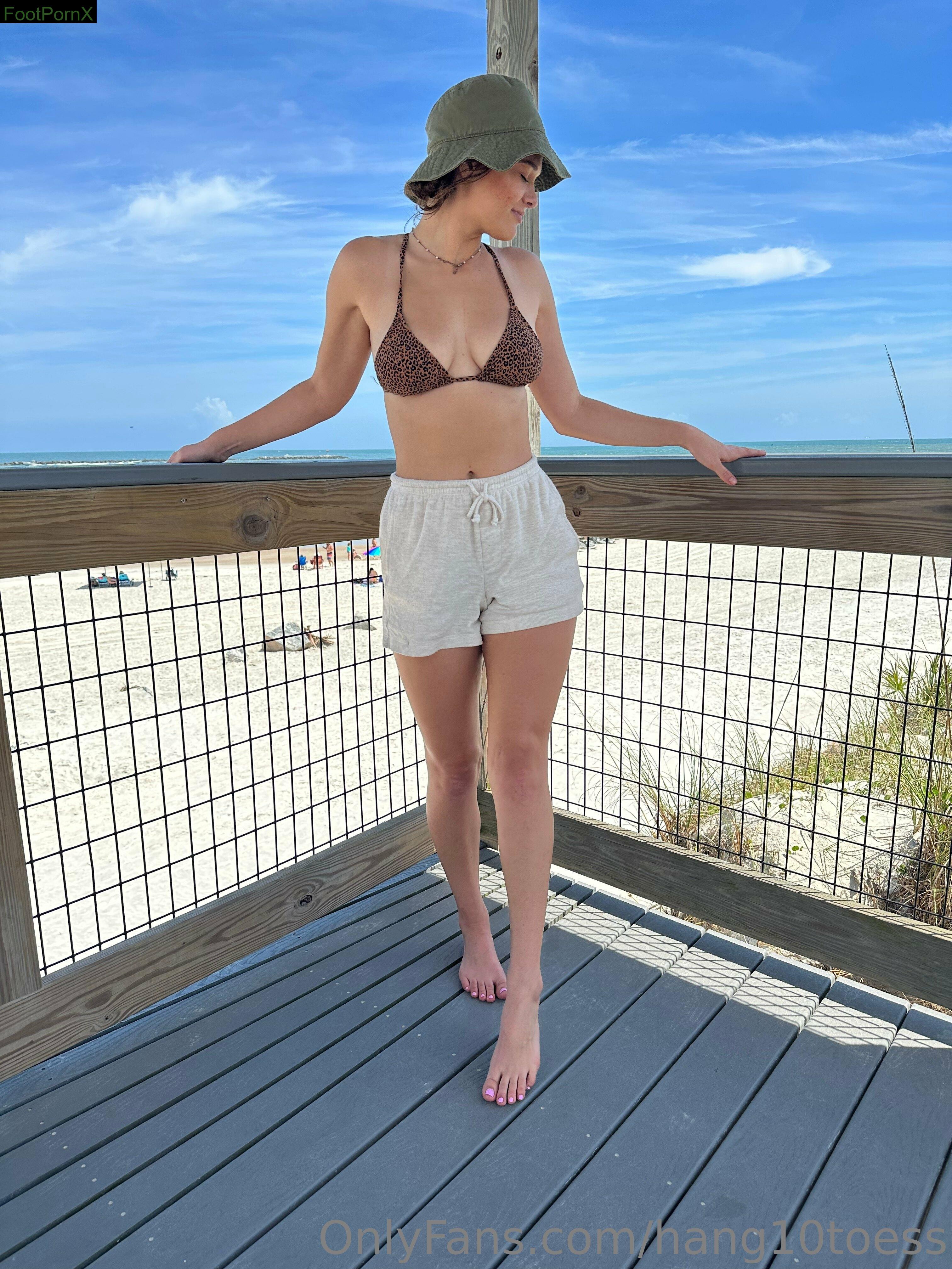hang10toess feet photo 11