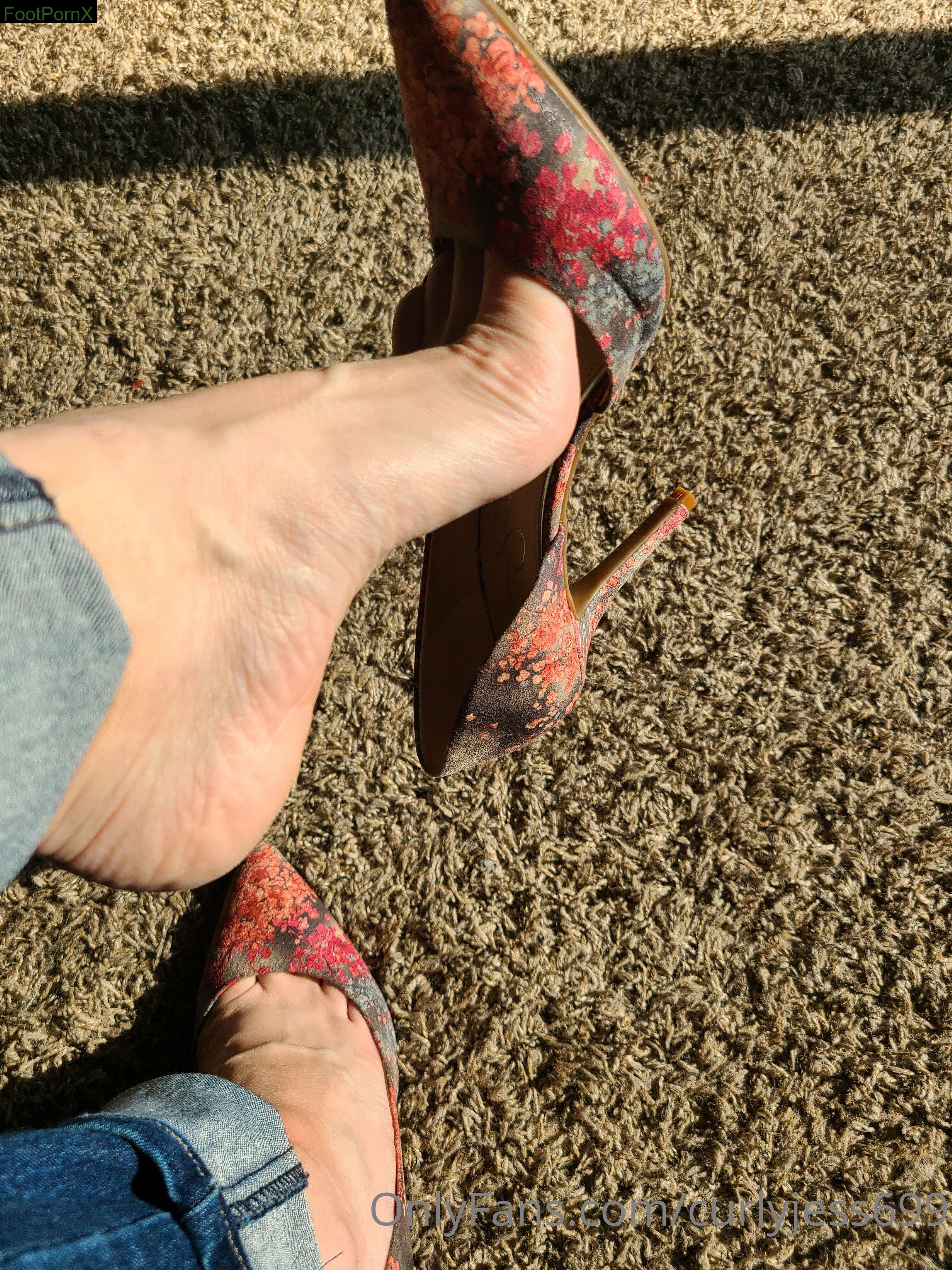 curlyjess699 feet photo 11