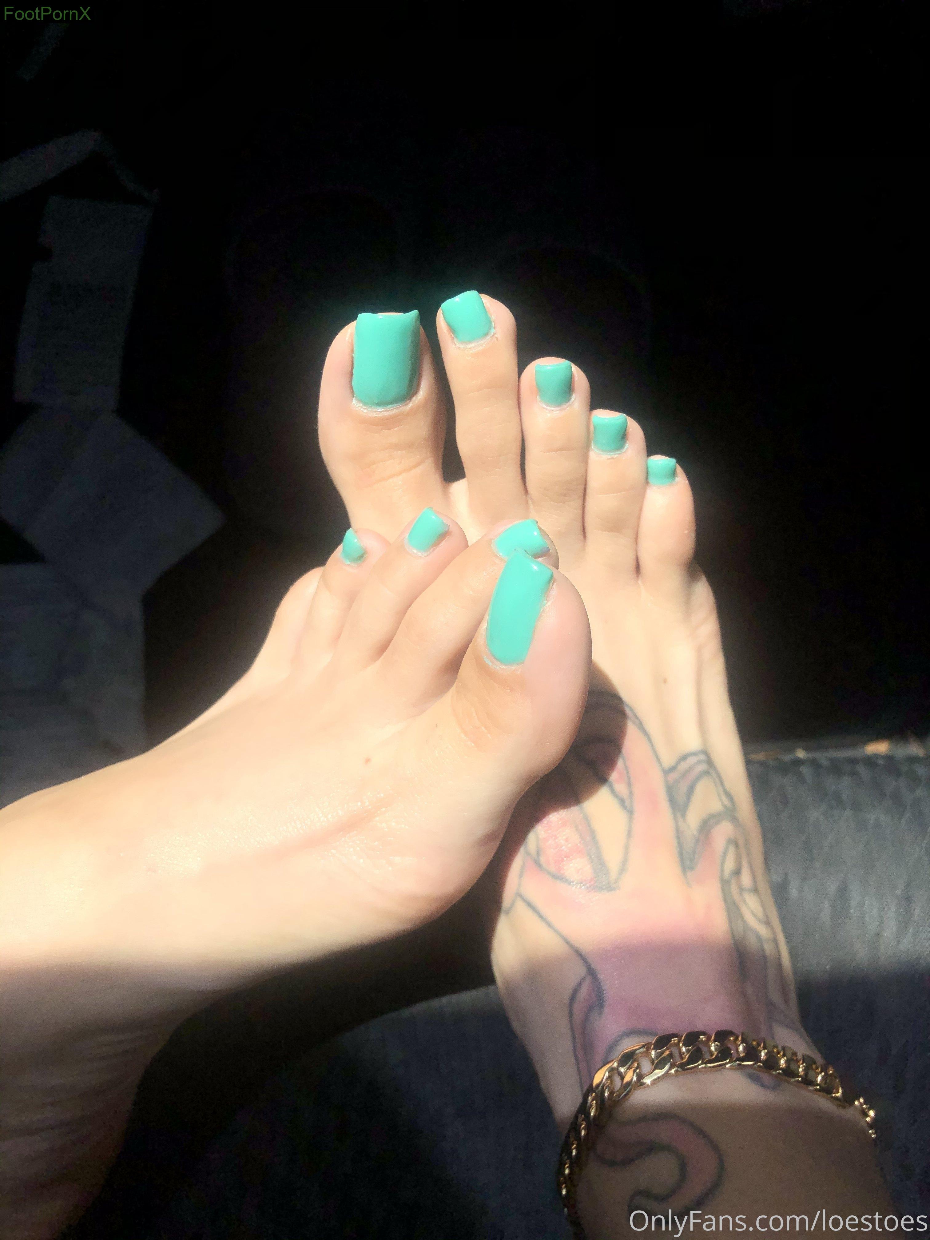 loestoes feet photo 7
