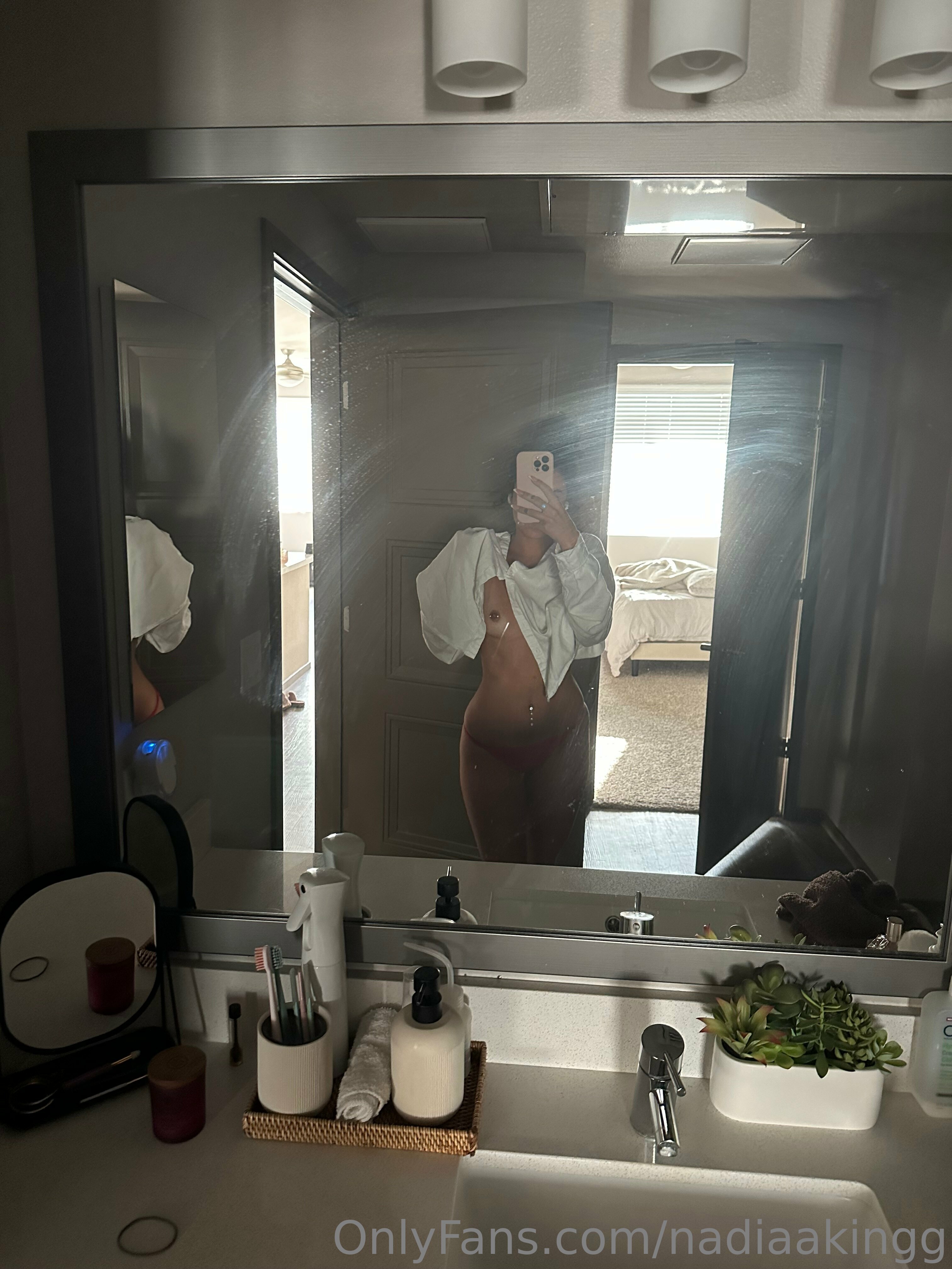 nadiaakingg feet photo 10