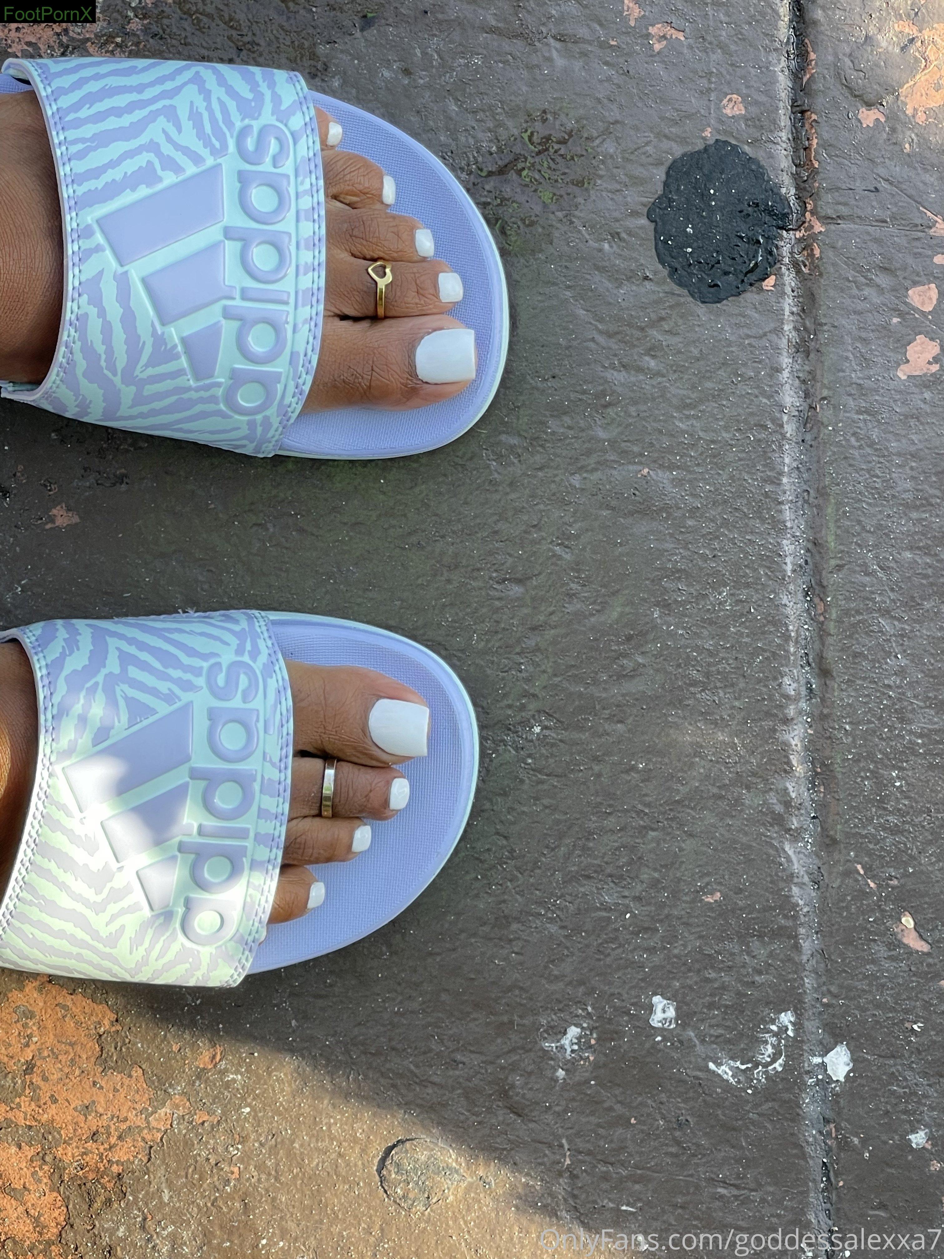 empressalexxa feet photo 7