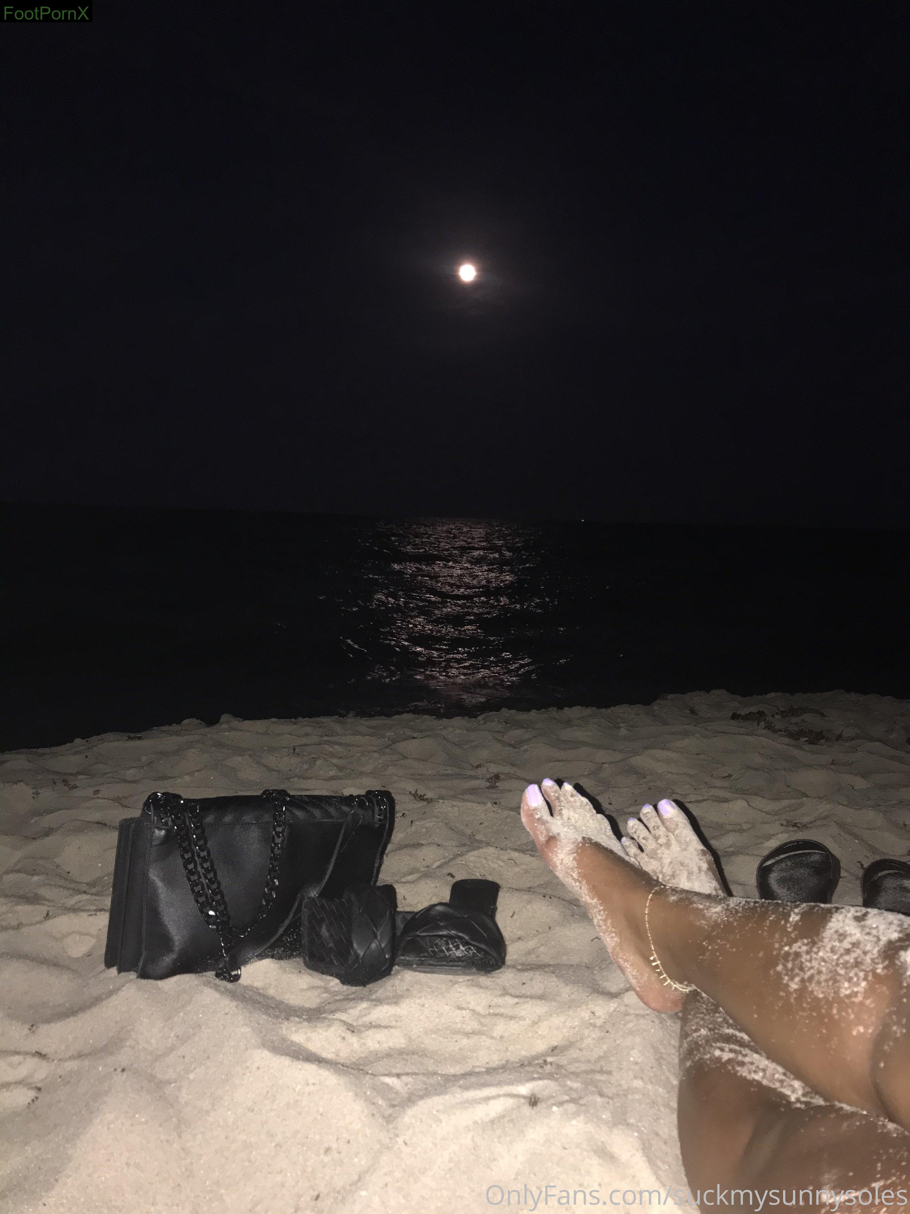 suckmysunnysoles feet photo 10